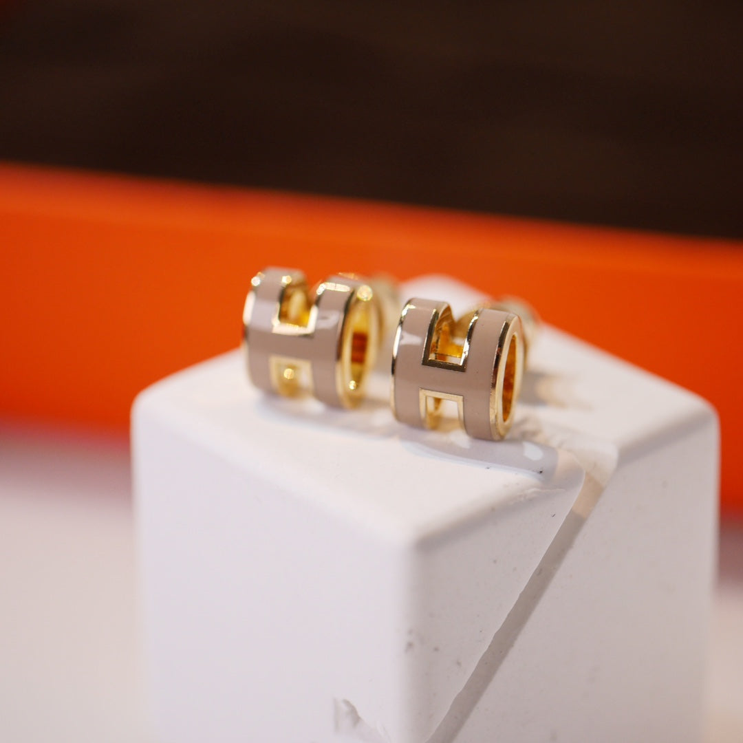 [Am jewelry]MINI POP H GOLD EARRINGS GREY