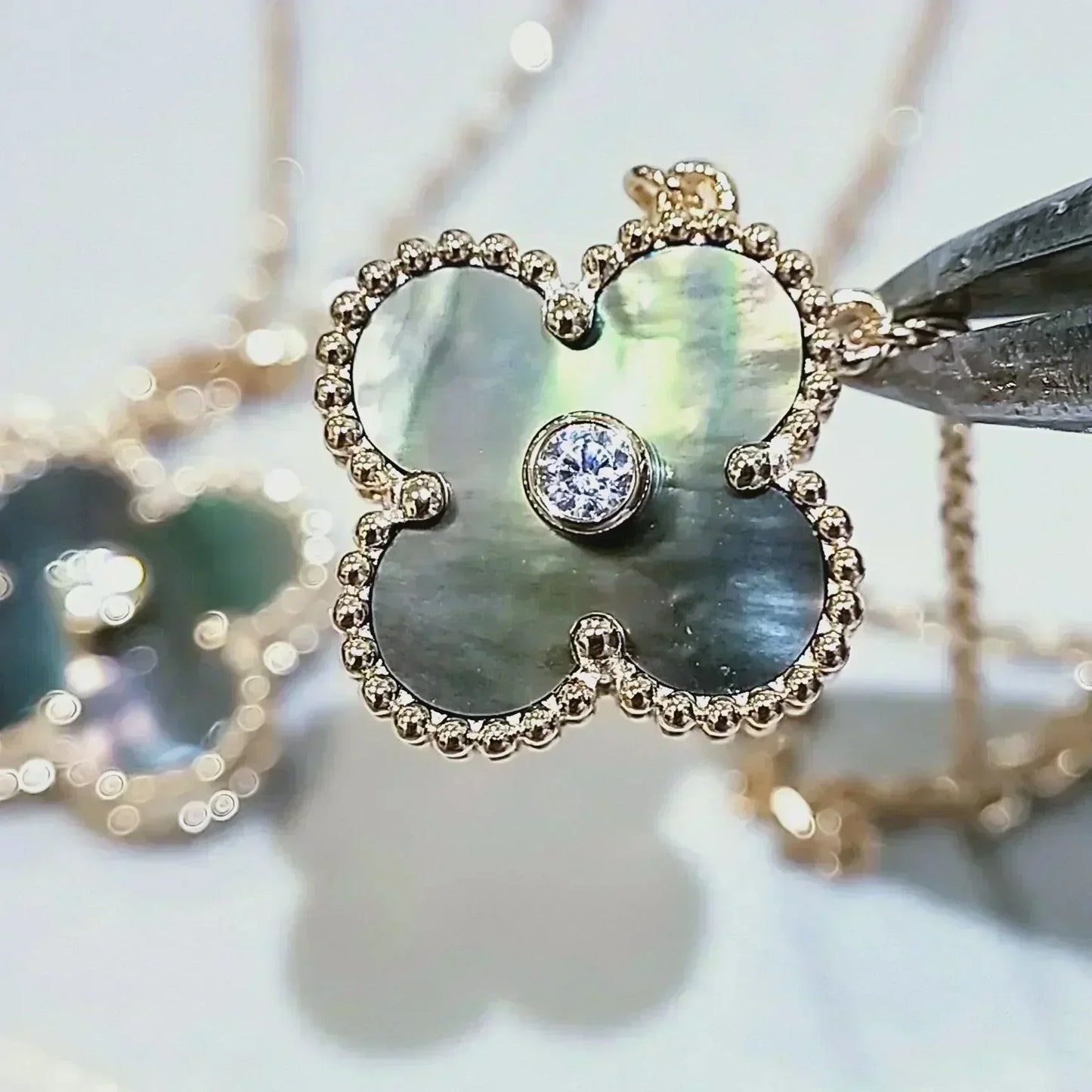 [Am jewelry]CLOVER 15MM DIAMOND AND MOTHER-OF-GREY NECKLACE