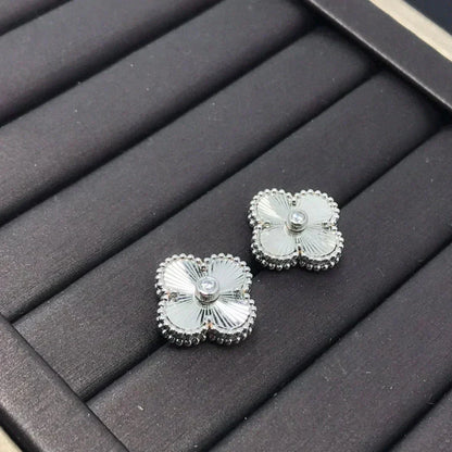 [Am jewelry]CLOVER MINI 9.5MM LASER EARRINGS