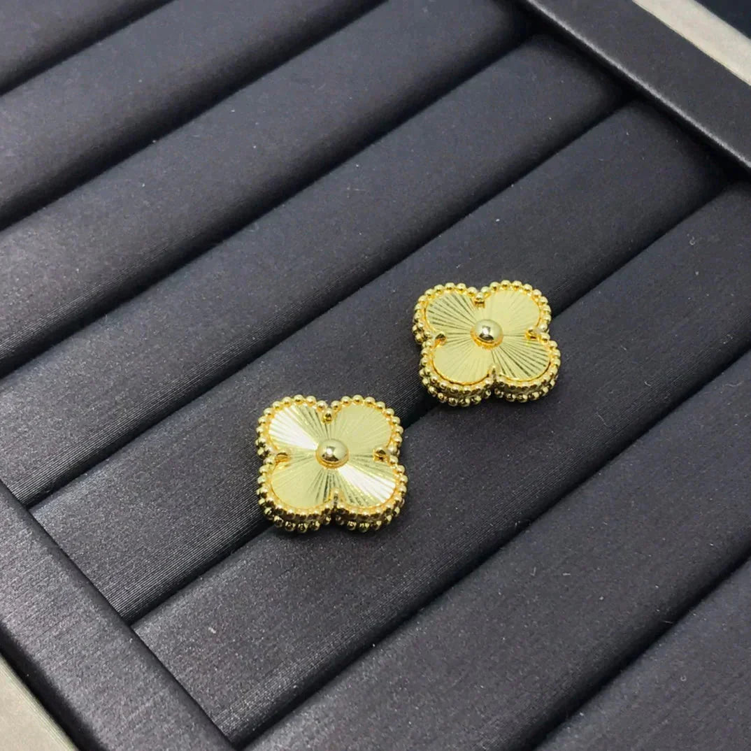 [Am jewelry]CLOVER MINI 9.5MM LASER EARRINGS
