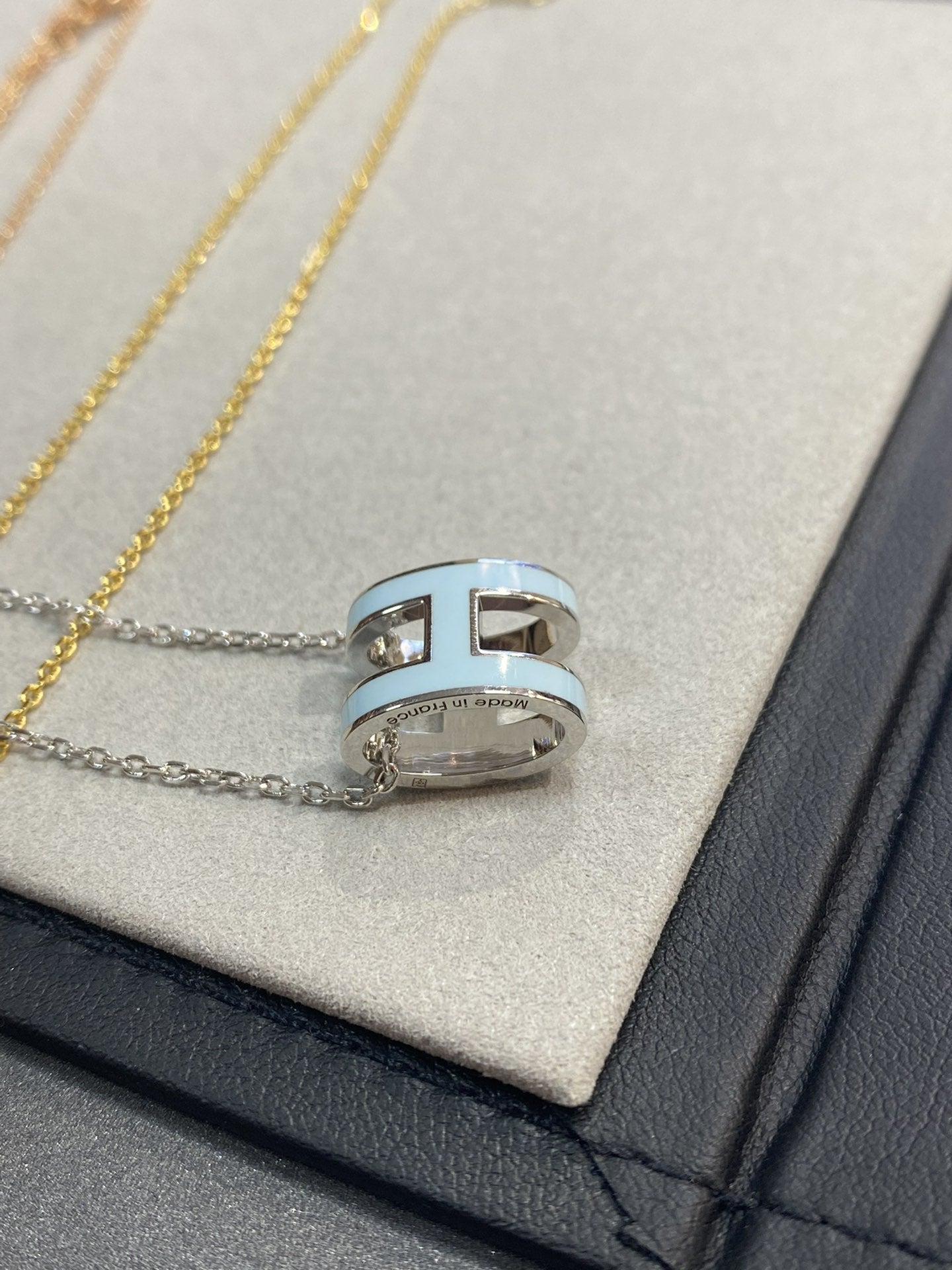 [Am jewelry]POP H LIGHT BLUE NECKLACE