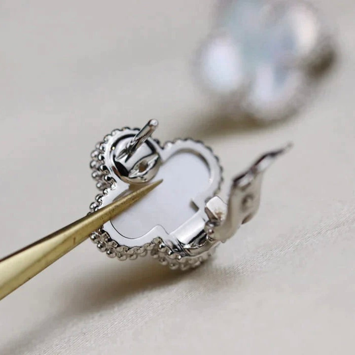 [Am jewelry]CLOVER MEDIUM 1 MOTIFS  WHITE MOP EARRINGS SILVER