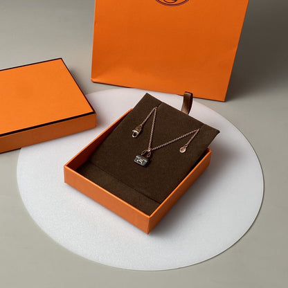 [Am jewelry]CONSTANCE BLACK PEDANT PINK GOLD NECKLACE