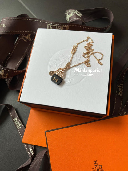 [Am jewelry]CONSTANCE BLACK PEDANT PINK GOLD NECKLACE