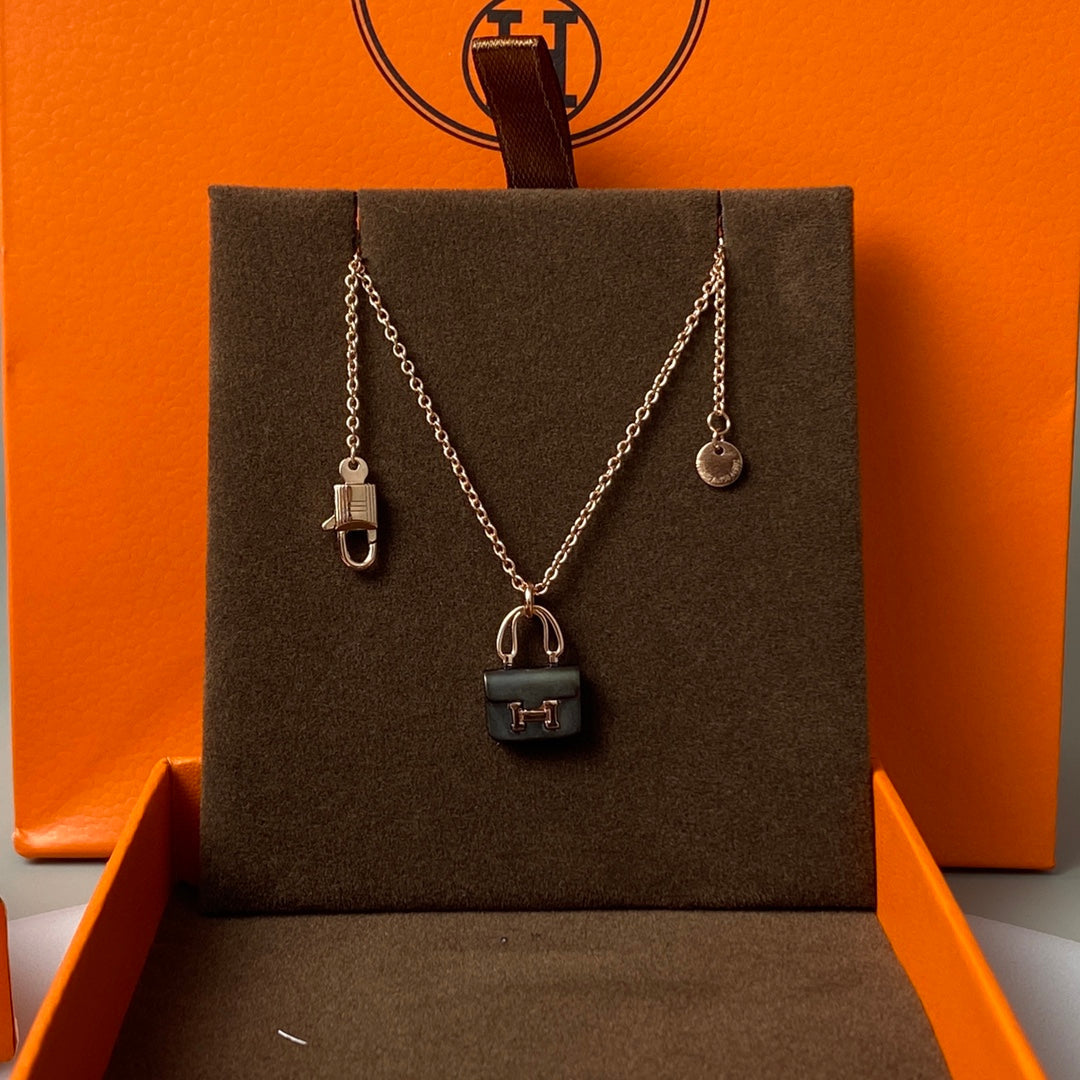 [Am jewelry]CONSTANCE BLACK PEDANT PINK GOLD NECKLACE