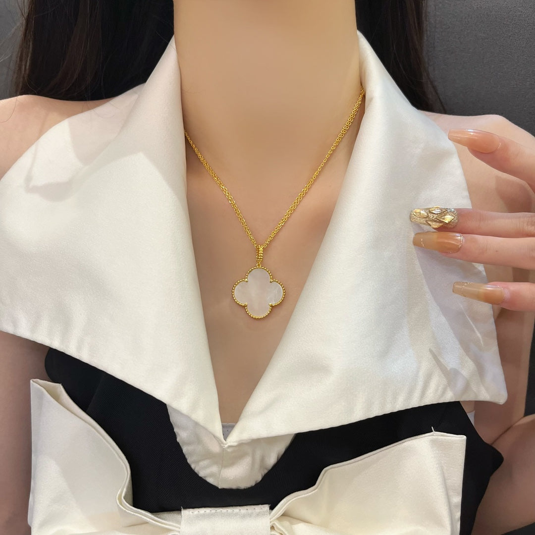 [Am jewelry]CLOVER 25MM MOP LARGE PENDANT NECKLACE