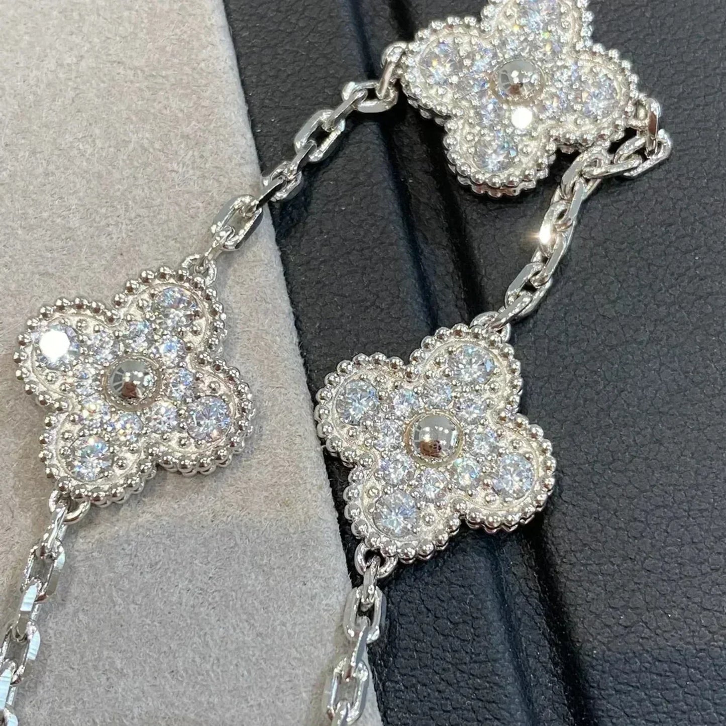 [Am jewelry] CLOVER 5 MOTIF FULL DIAMOND BRACELET COLLECTION