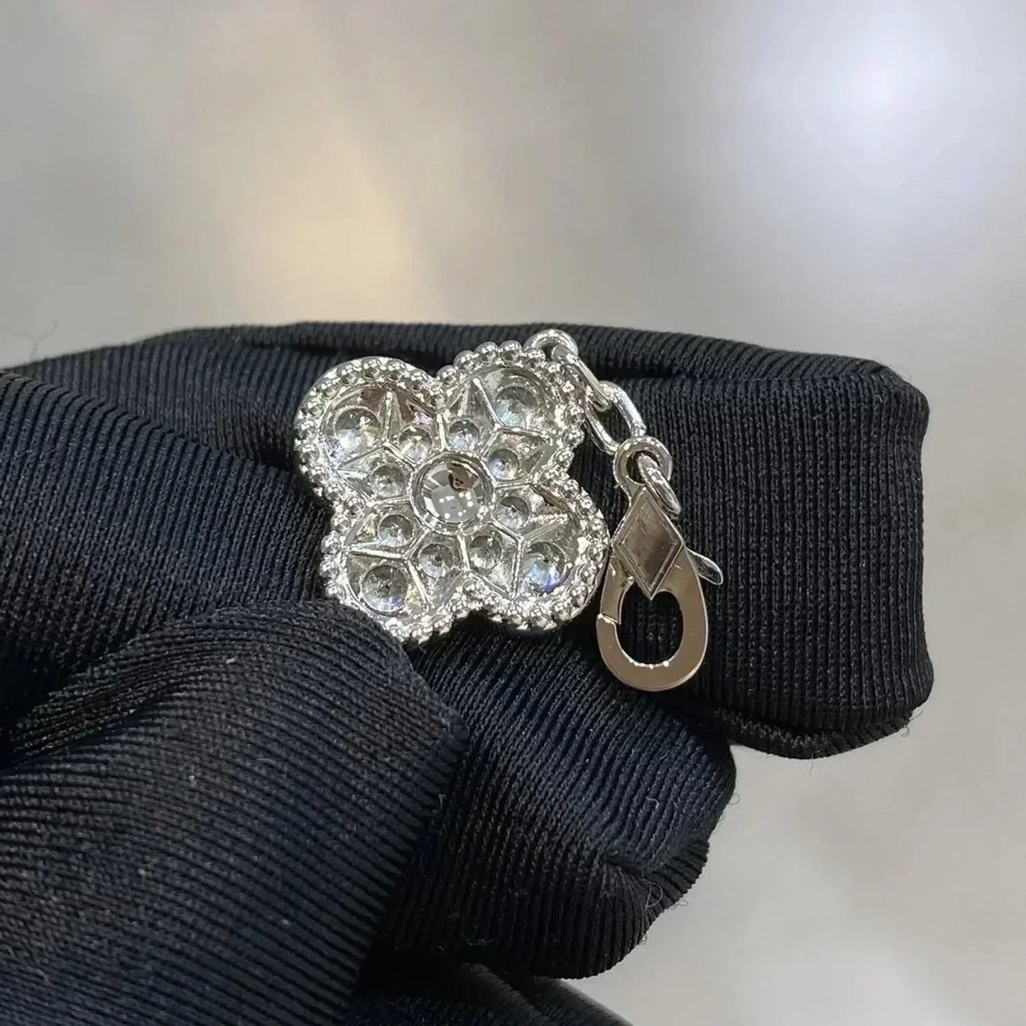 [Am jewelry] CLOVER 5 MOTIF FULL DIAMOND BRACELET COLLECTION