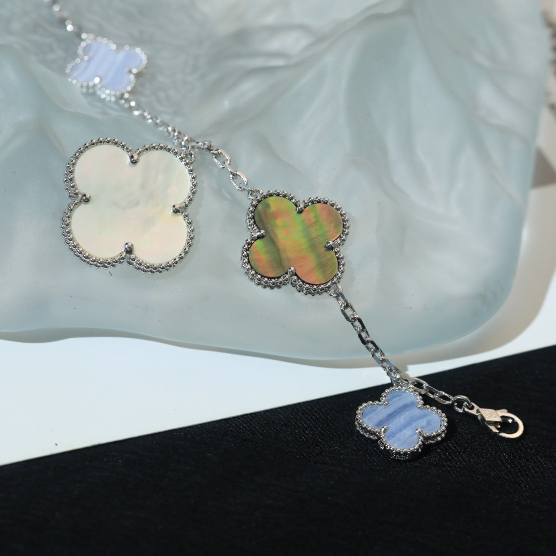 [Am jewelry]CLOVER BRACELET 5 MOTIFS MOP CHALCEDONY SILVER