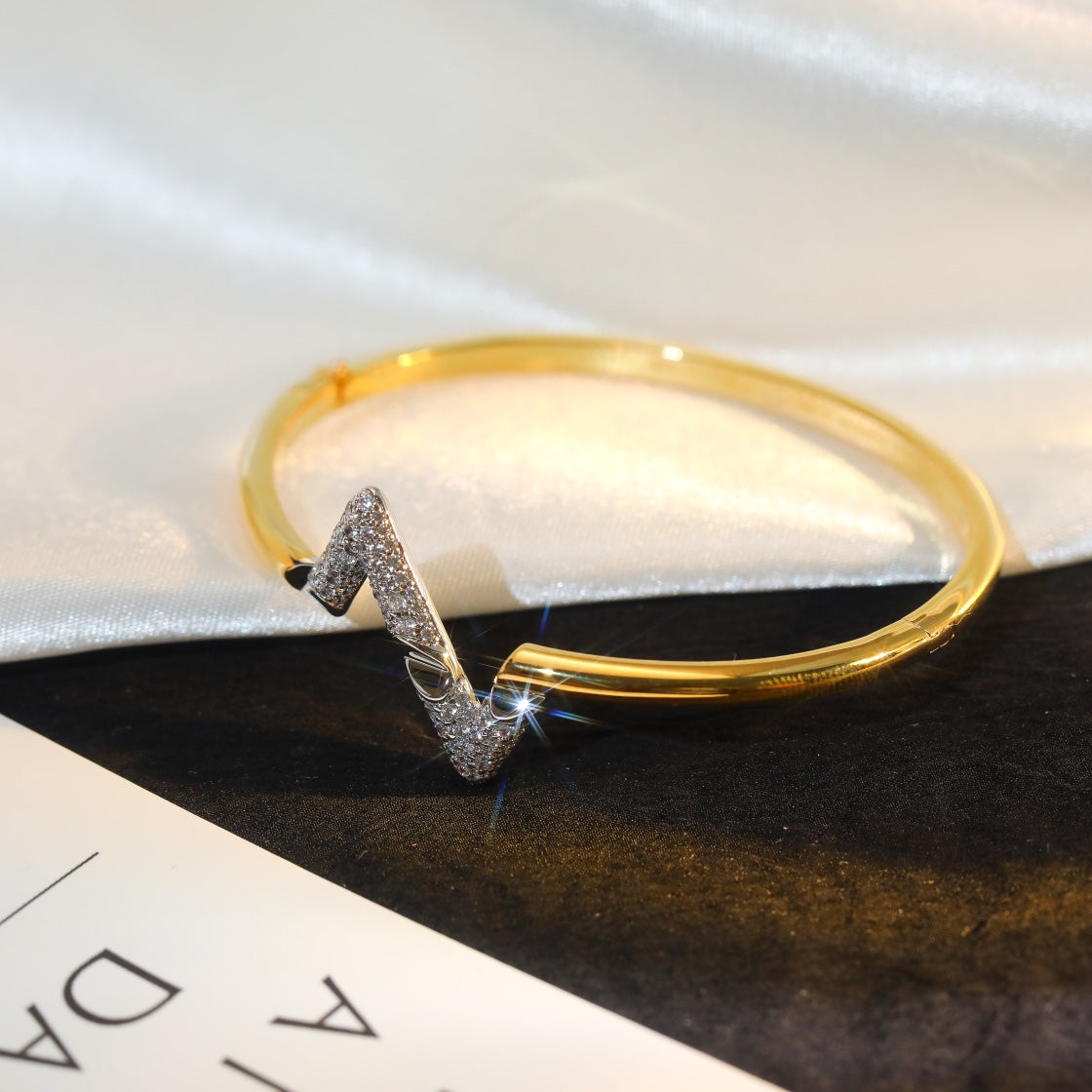 [Am jewelry]VOLTE UPSITE DOWN GOLD DIAMOND BRACELET