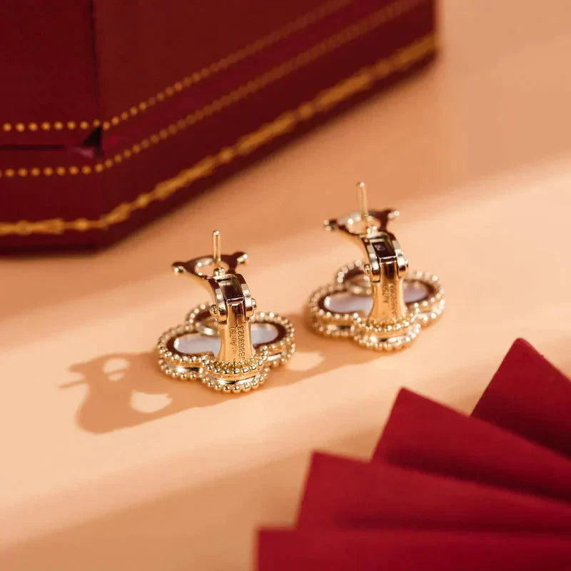 [Am jewelry]CLOVER MEDIUM 1 MOTIFS  WHITE MOP STUD EARRINGS
