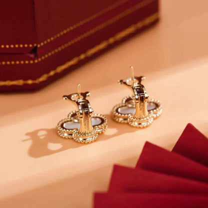 [Am jewelry]CLOVER MEDIUM 1 MOTIFS  WHITE MOP STUD EARRINGS