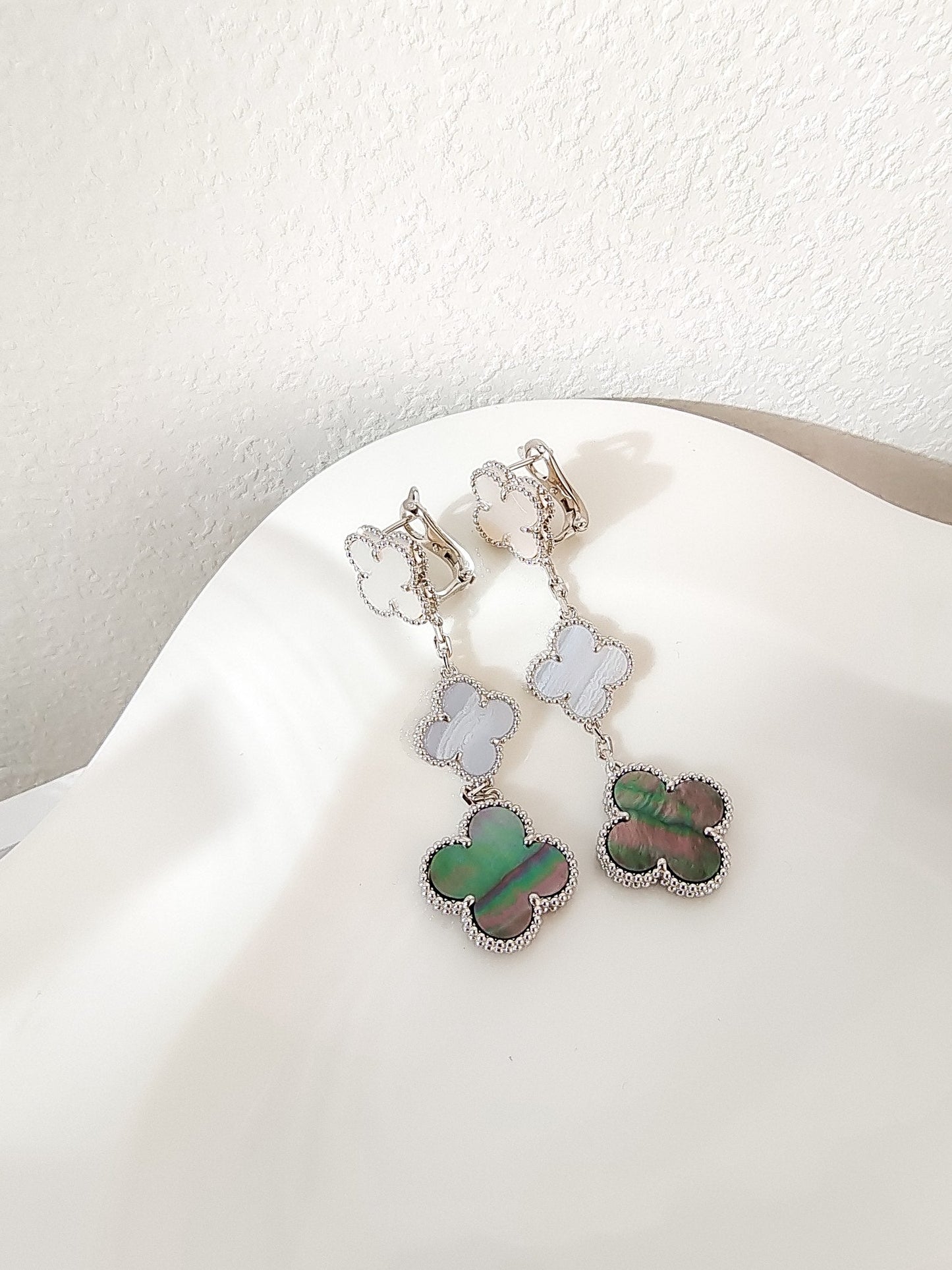 [Am jewelry]CLOVER 3 MOTIFS CHALCEDONY DARK MOP SILVER EARRINGS