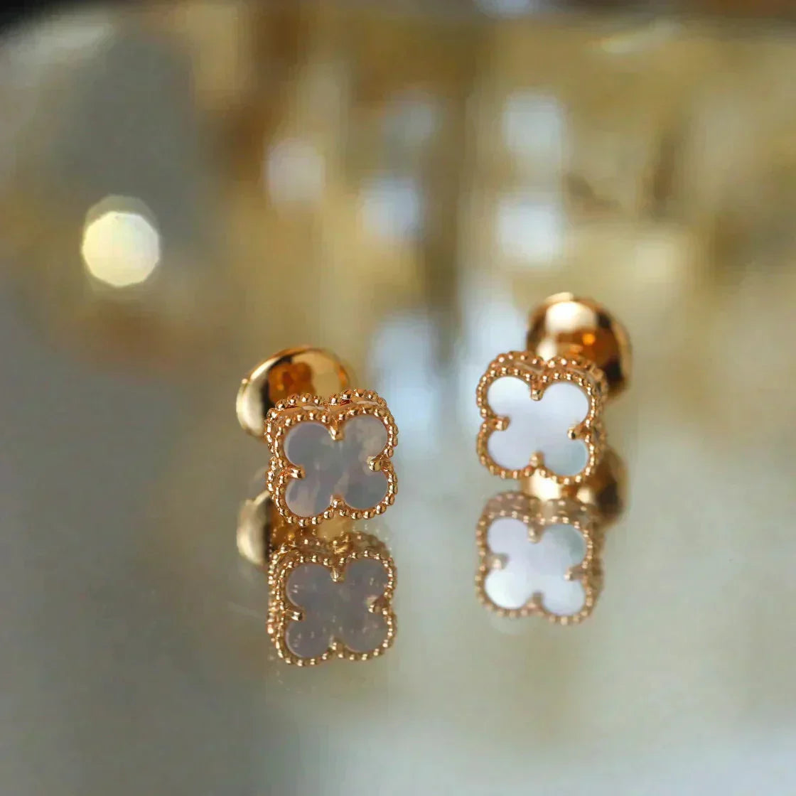 [Am jewelry]CLOVER MINI 9.5MM WHITE MOP EARRINGS