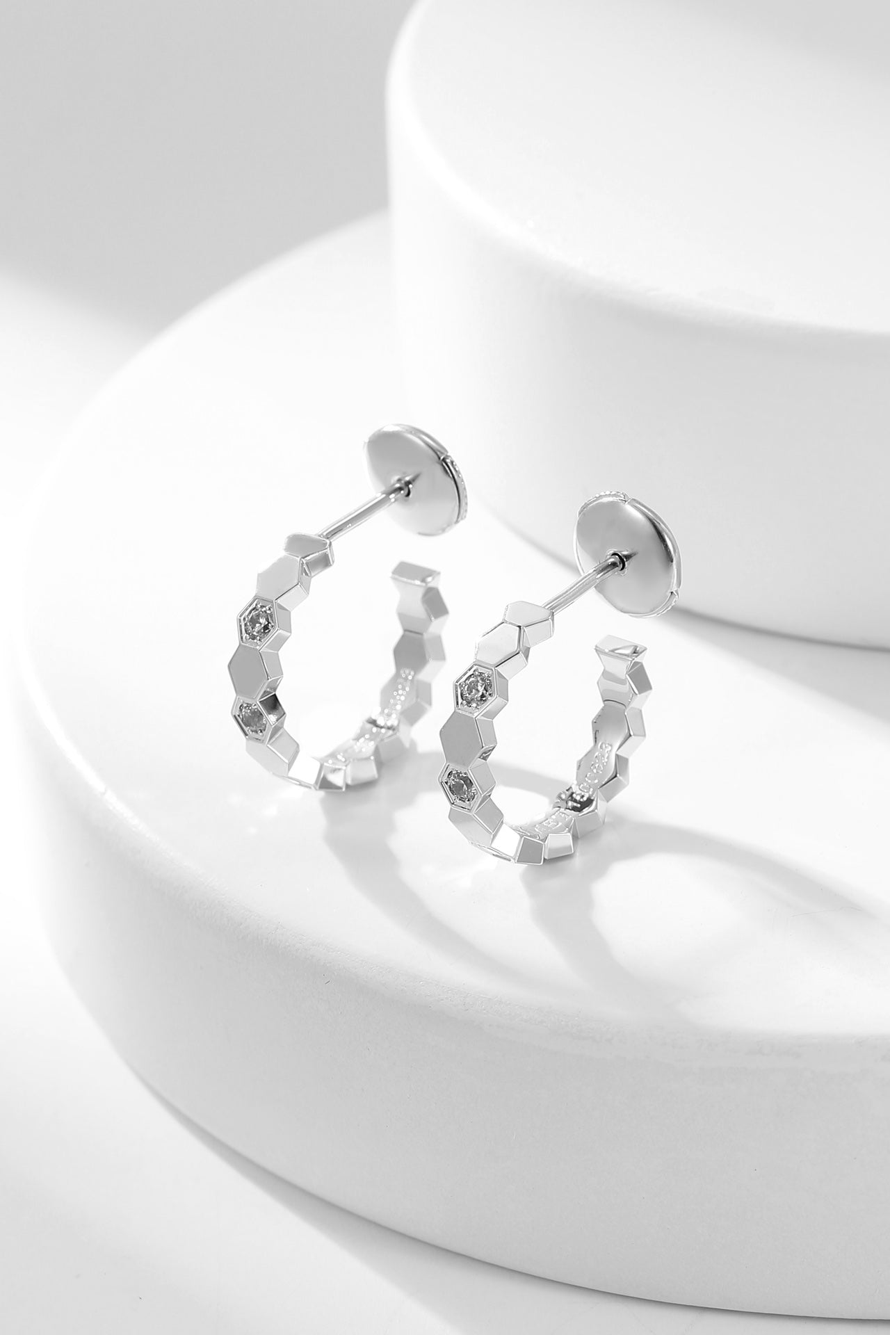 [Am jewelry]BEE LOVE DIAMOND HOOP EARRINGS