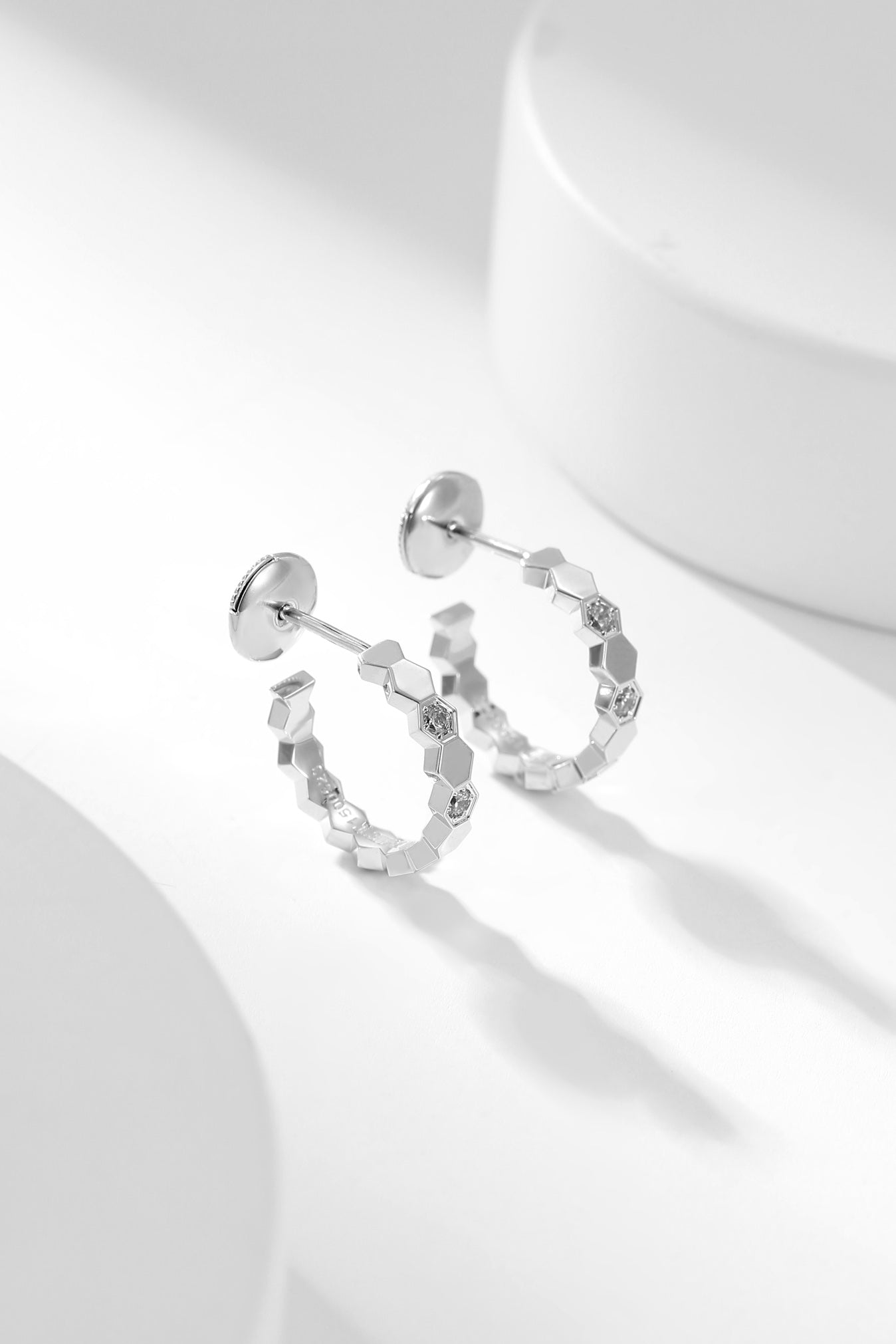 [Am jewelry]BEE LOVE DIAMOND HOOP EARRINGS
