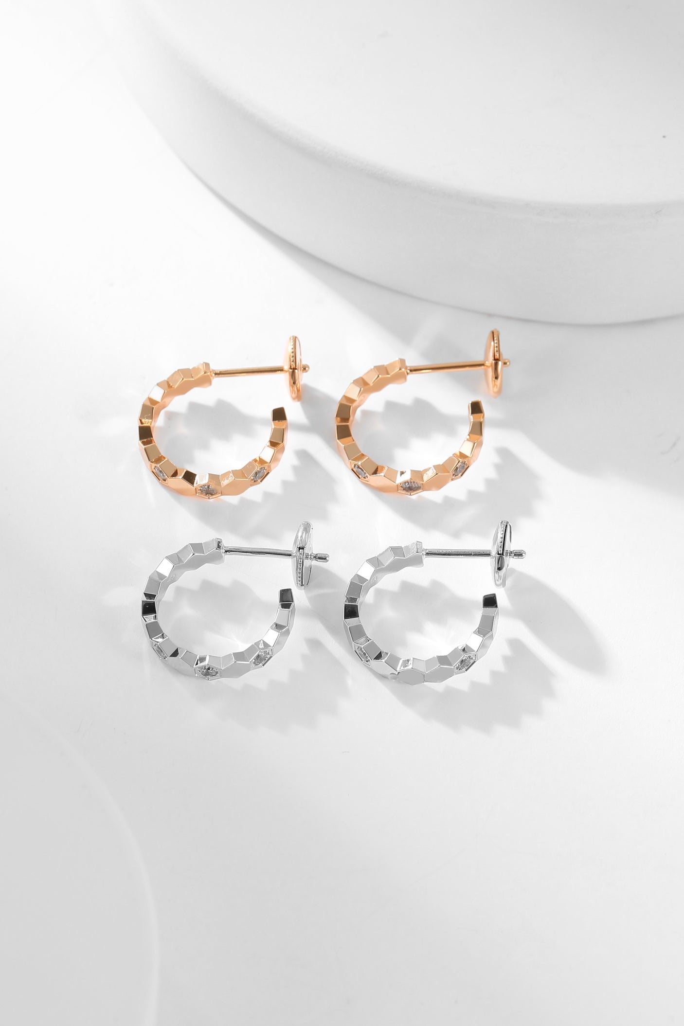 [Am jewelry]BEE LOVE DIAMOND HOOP EARRINGS