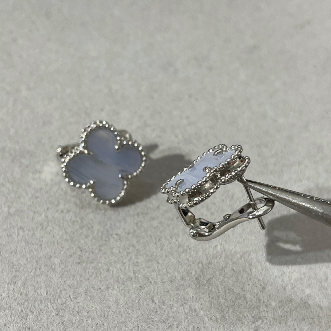 [Am jewelry]CLOVER CHALCEDONY SILVER STUD EARRINGS