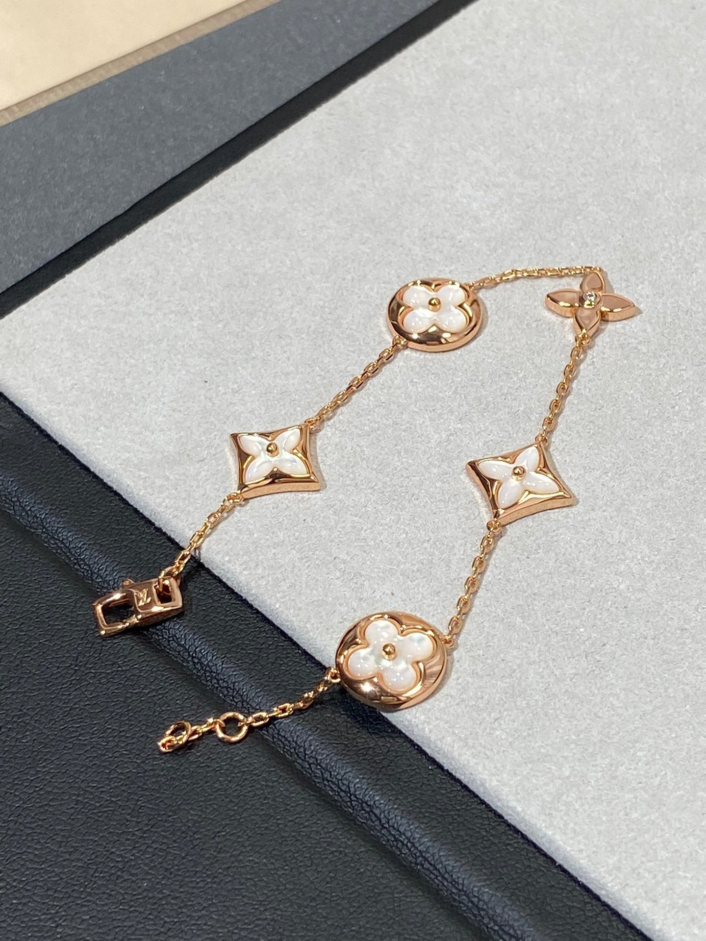 [Am jewelry]STAR AND SUN 5 MOTIF MOP PINK GOLD BRACELET