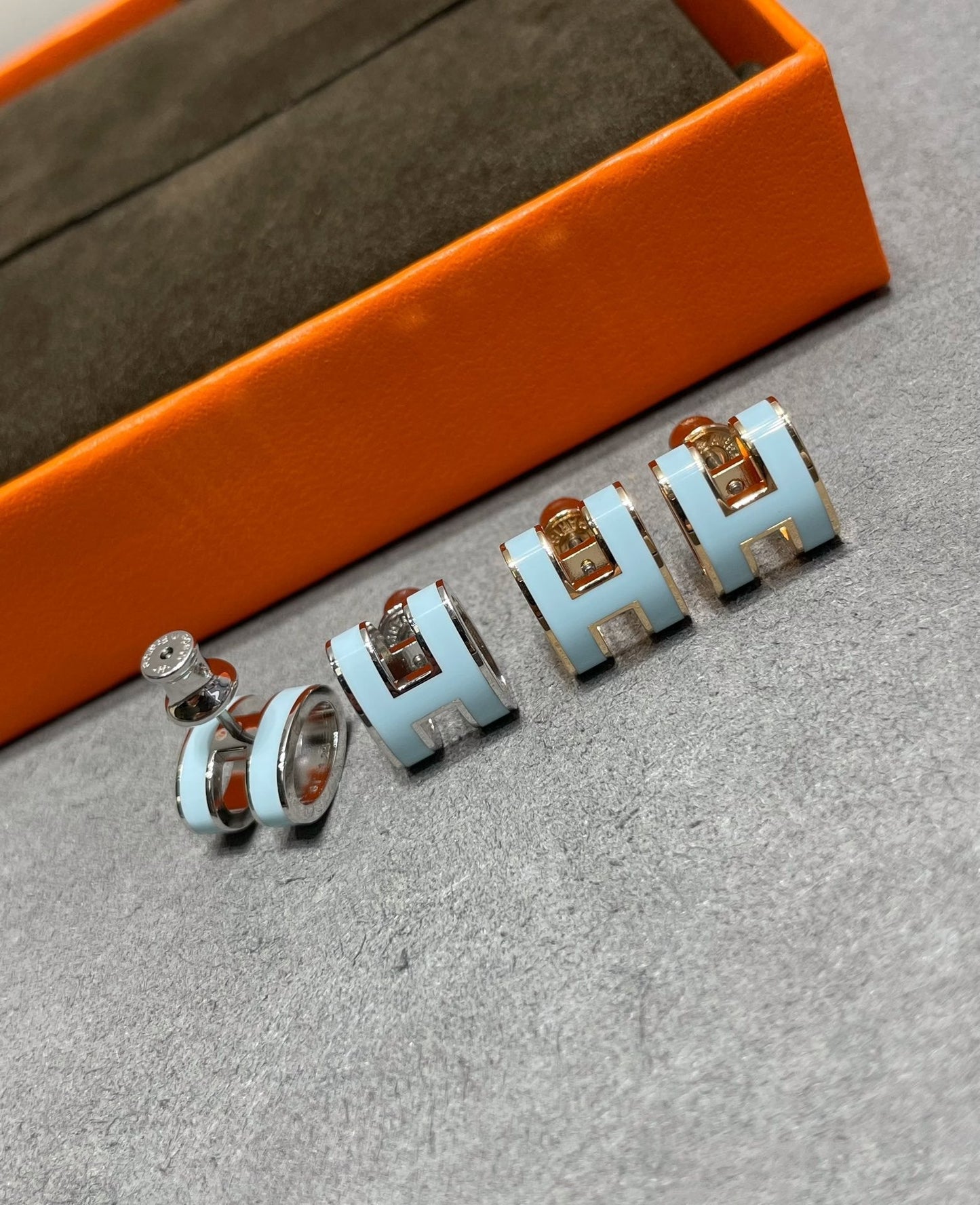 [Am jewelry]POP H SKY BLUE STUD EARRINGS