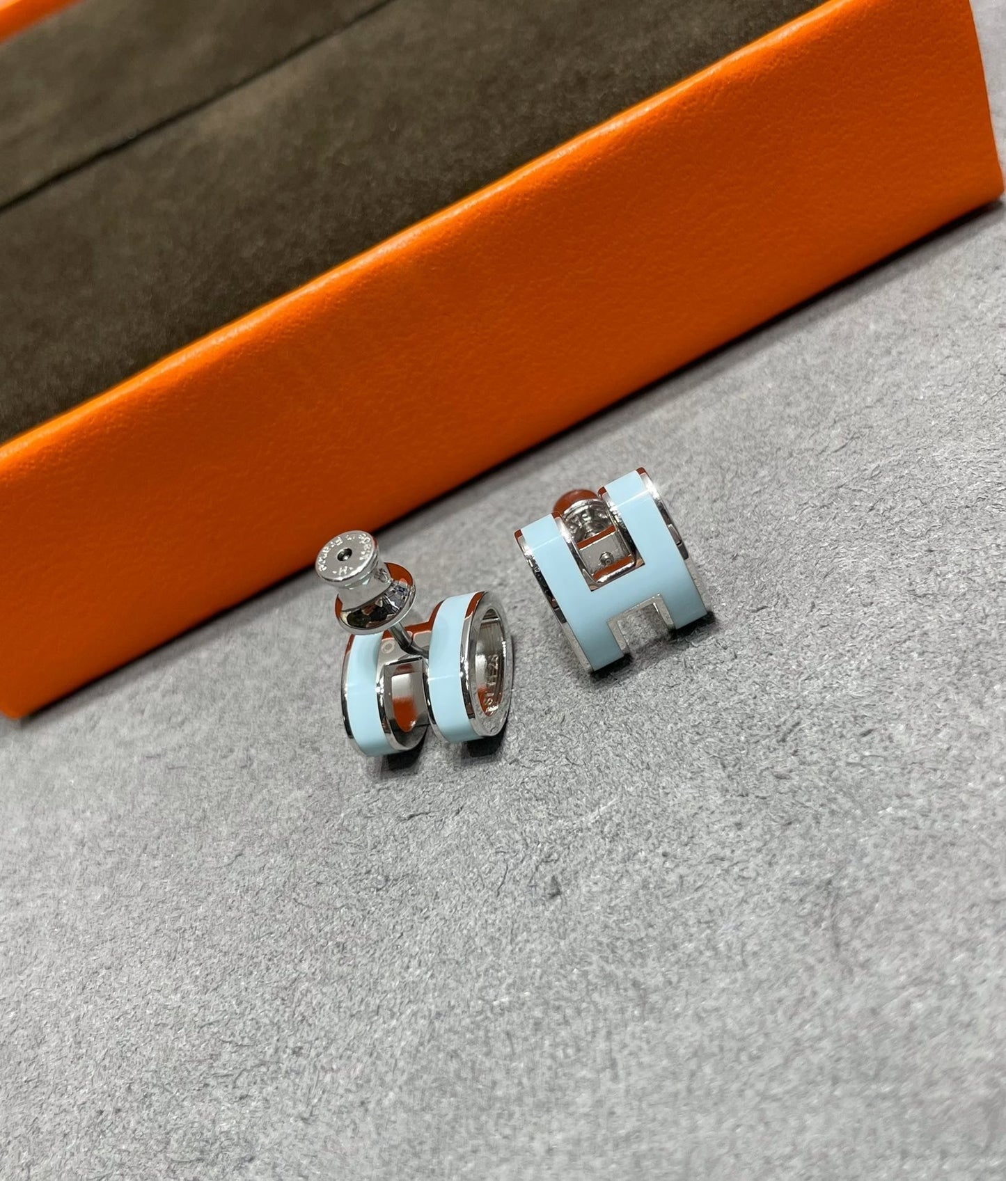 [Am jewelry]POP H SKY BLUE STUD EARRINGS