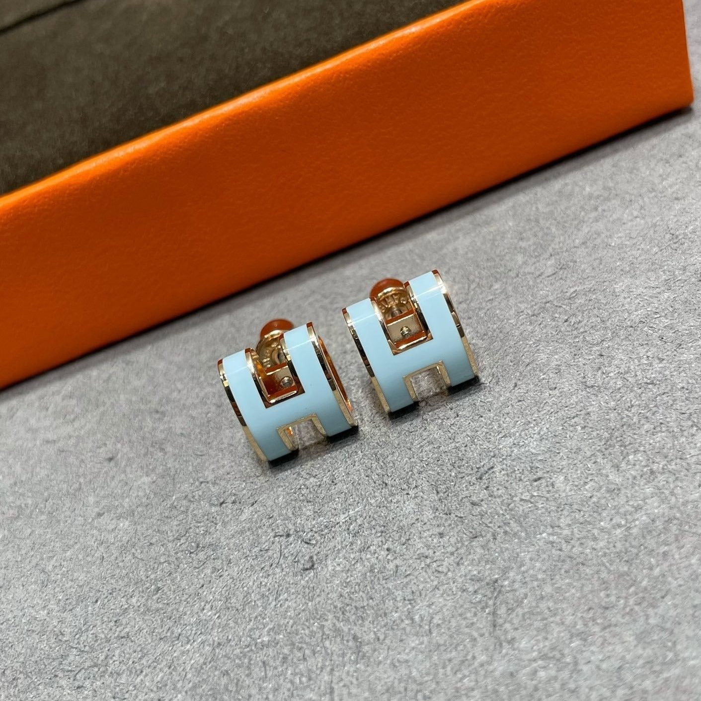 [Am jewelry]POP H SKY BLUE STUD EARRINGS