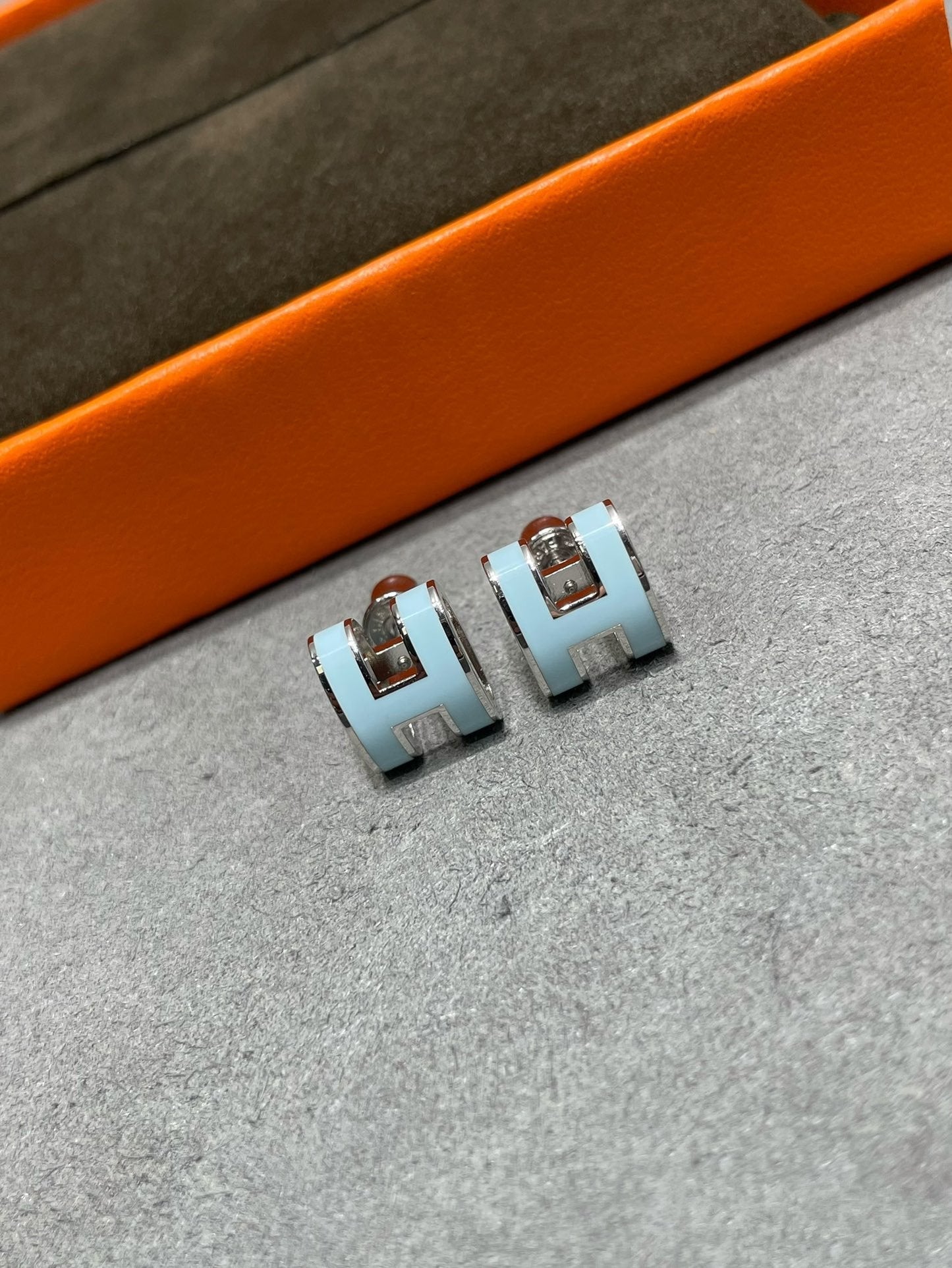 [Am jewelry]POP H SKY BLUE STUD EARRINGS