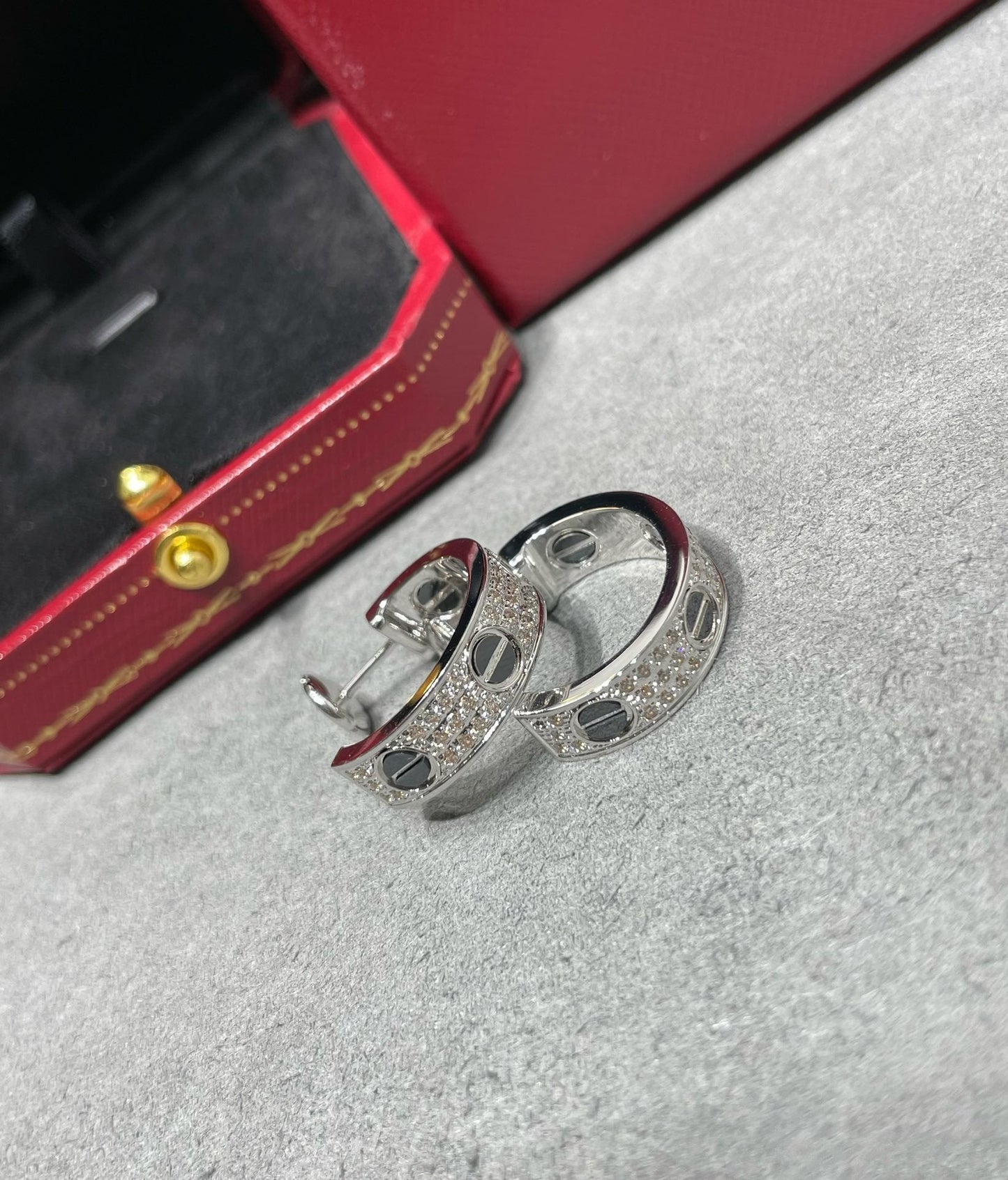 [Am jewelry]LOVE CERAMIC DIAMOND PAVED SILVER EARRINGS