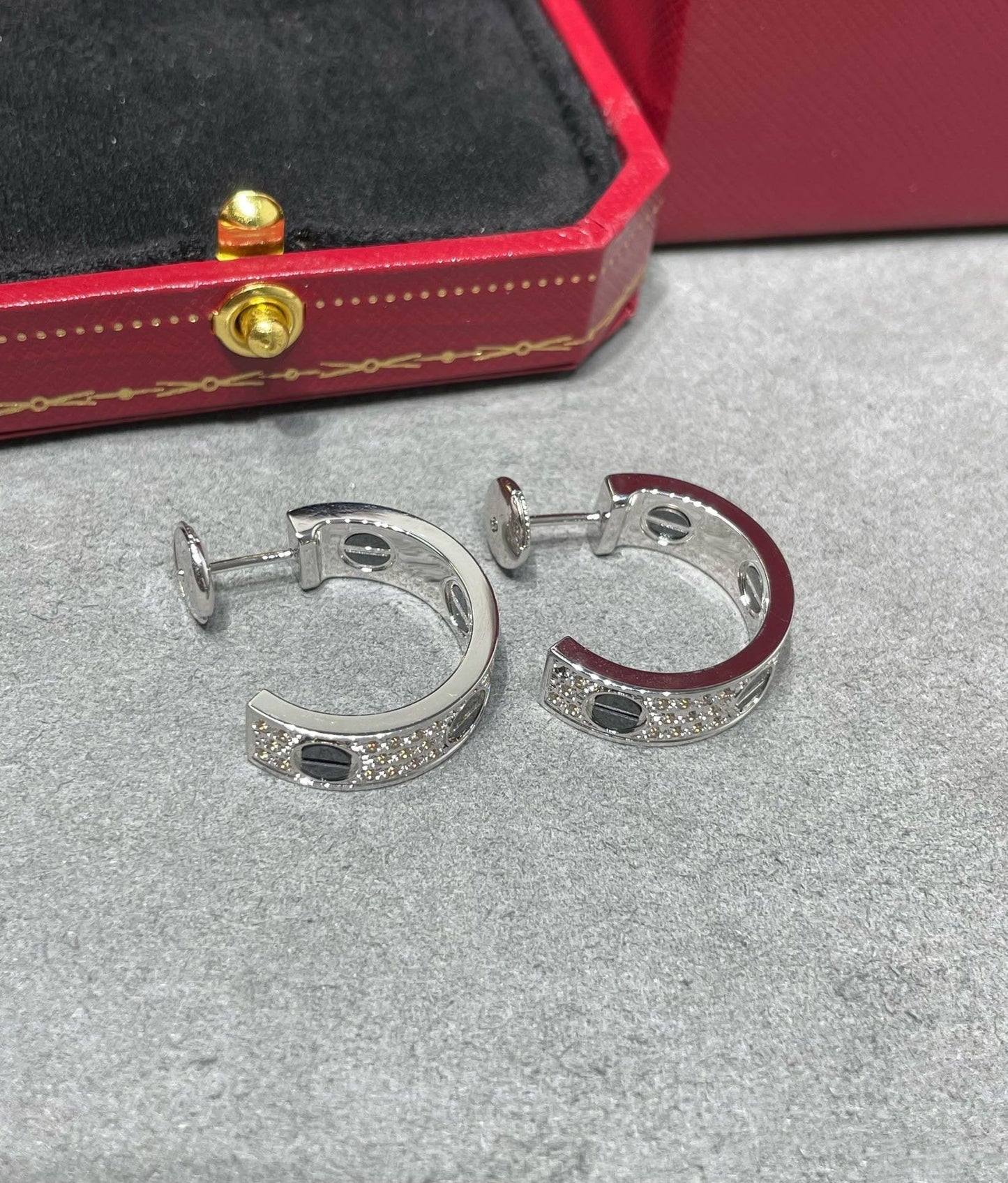 [Am jewelry]LOVE CERAMIC DIAMOND PAVED SILVER EARRINGS
