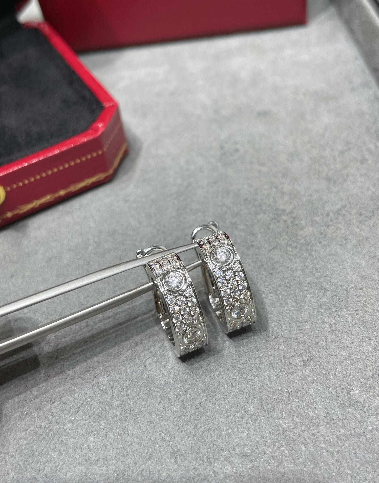 [Am jewelry]LOVE 5.5MM DIAMOND PAVED EARRINGS