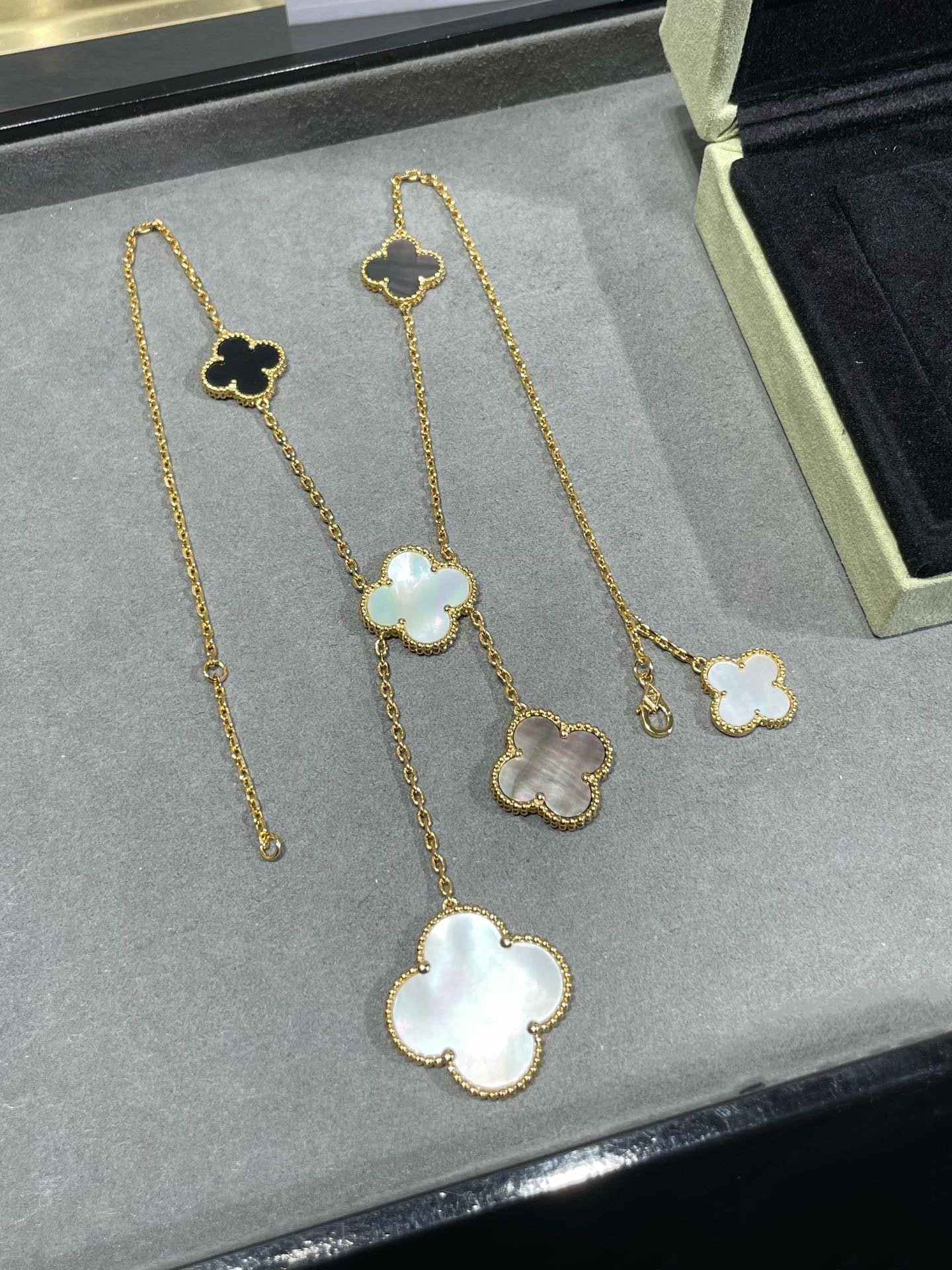 [Am jewelry]CLOVER 6 MOTIF MOP ONYX GOLD NECKLACE