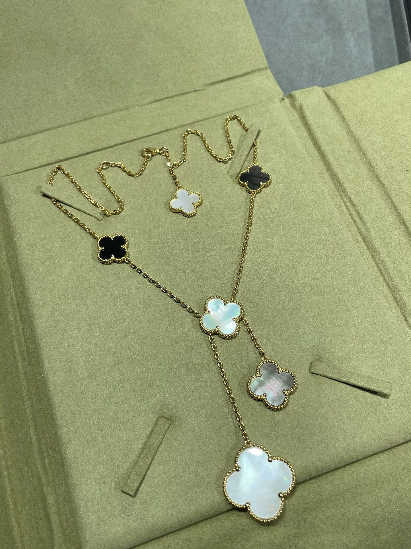 [Am jewelry]CLOVER 6 MOTIF MOP ONYX GOLD NECKLACE