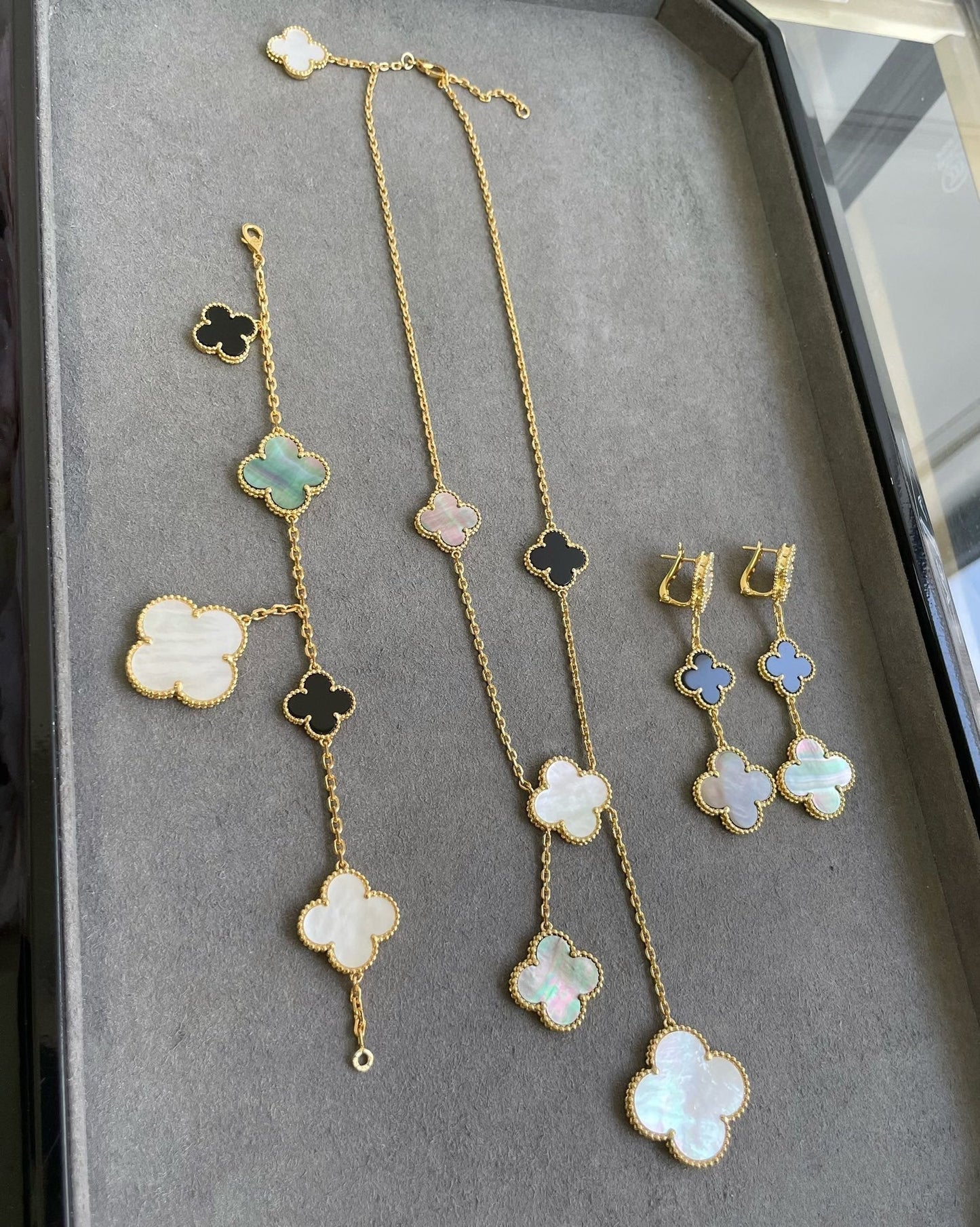 [Am jewelry]CLOVER 3 MOTIF MOP ONYX DARK MOP PINK GOLD EARRINGS