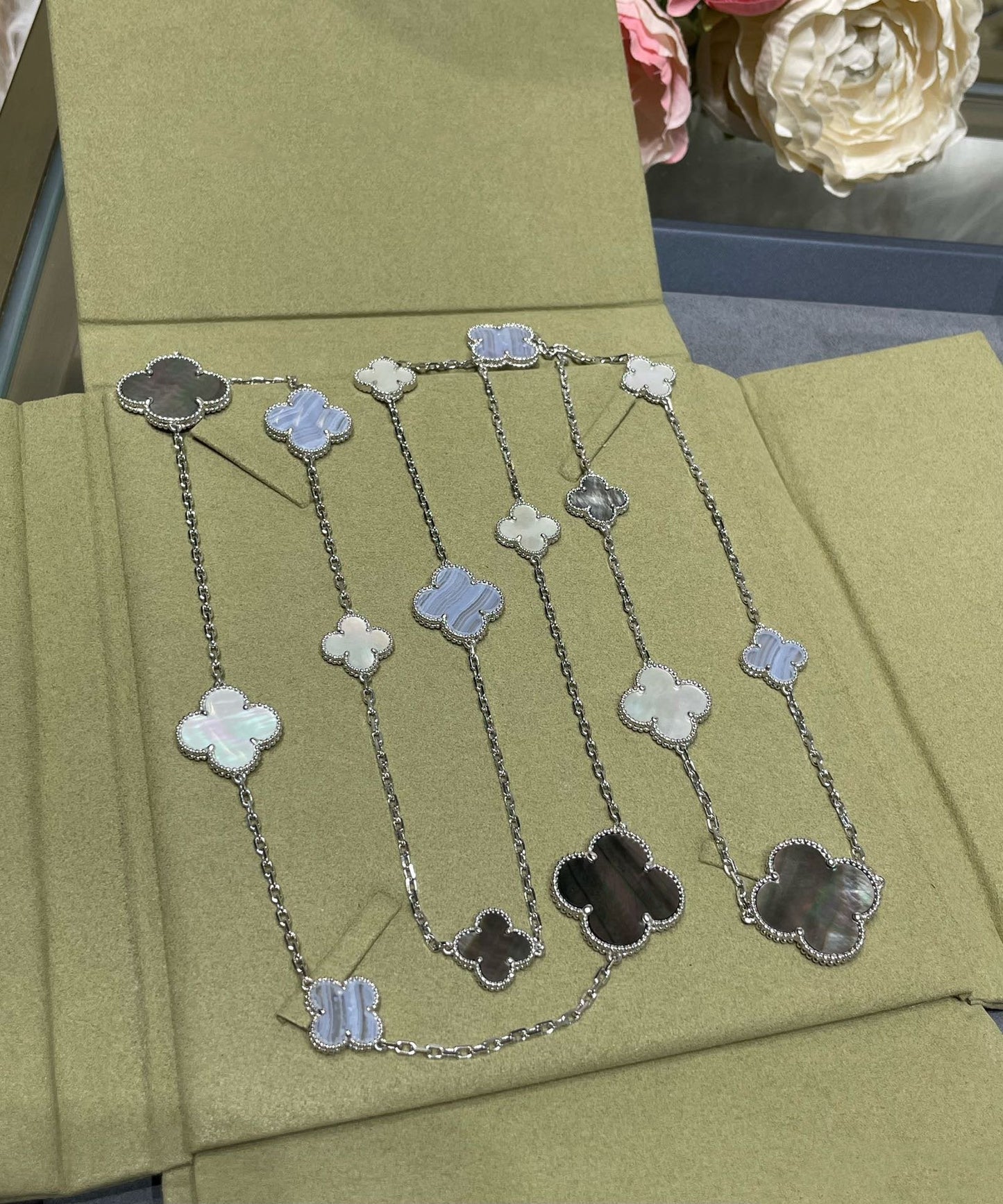 [Am jewelry]CLOVER 16 MOTIF CHALCEDONY MOP SILVER NECKLACE