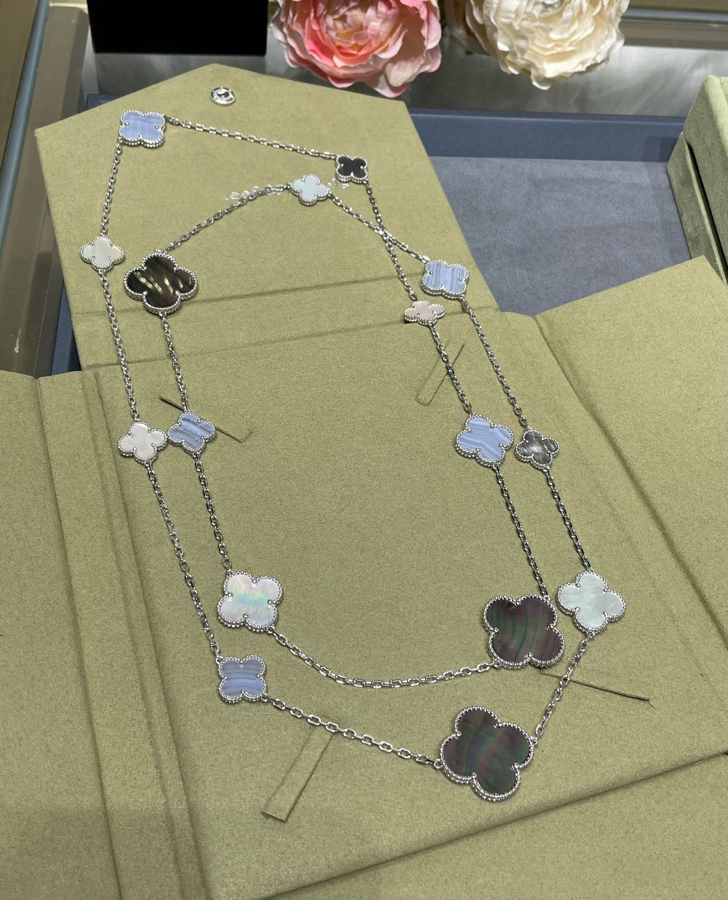 [Am jewelry]CLOVER 16 MOTIF CHALCEDONY MOP SILVER NECKLACE