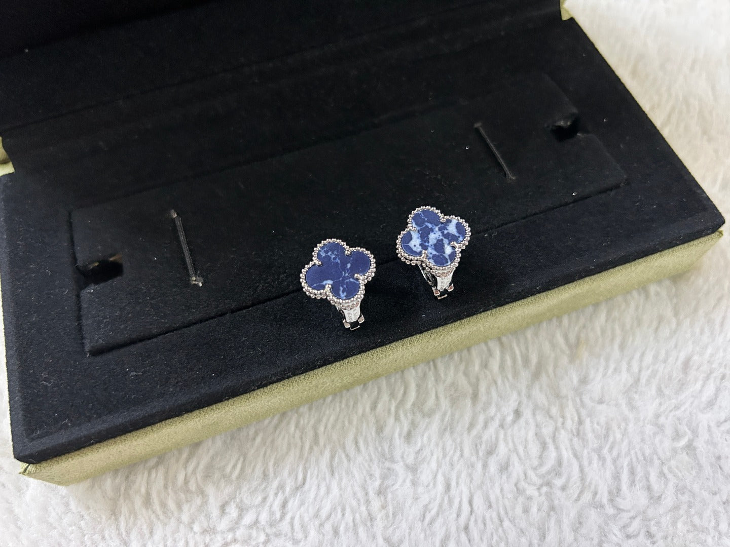 [Am jewelry]CLOVER PIETERSITE MEDIUM STUD EARRINGS