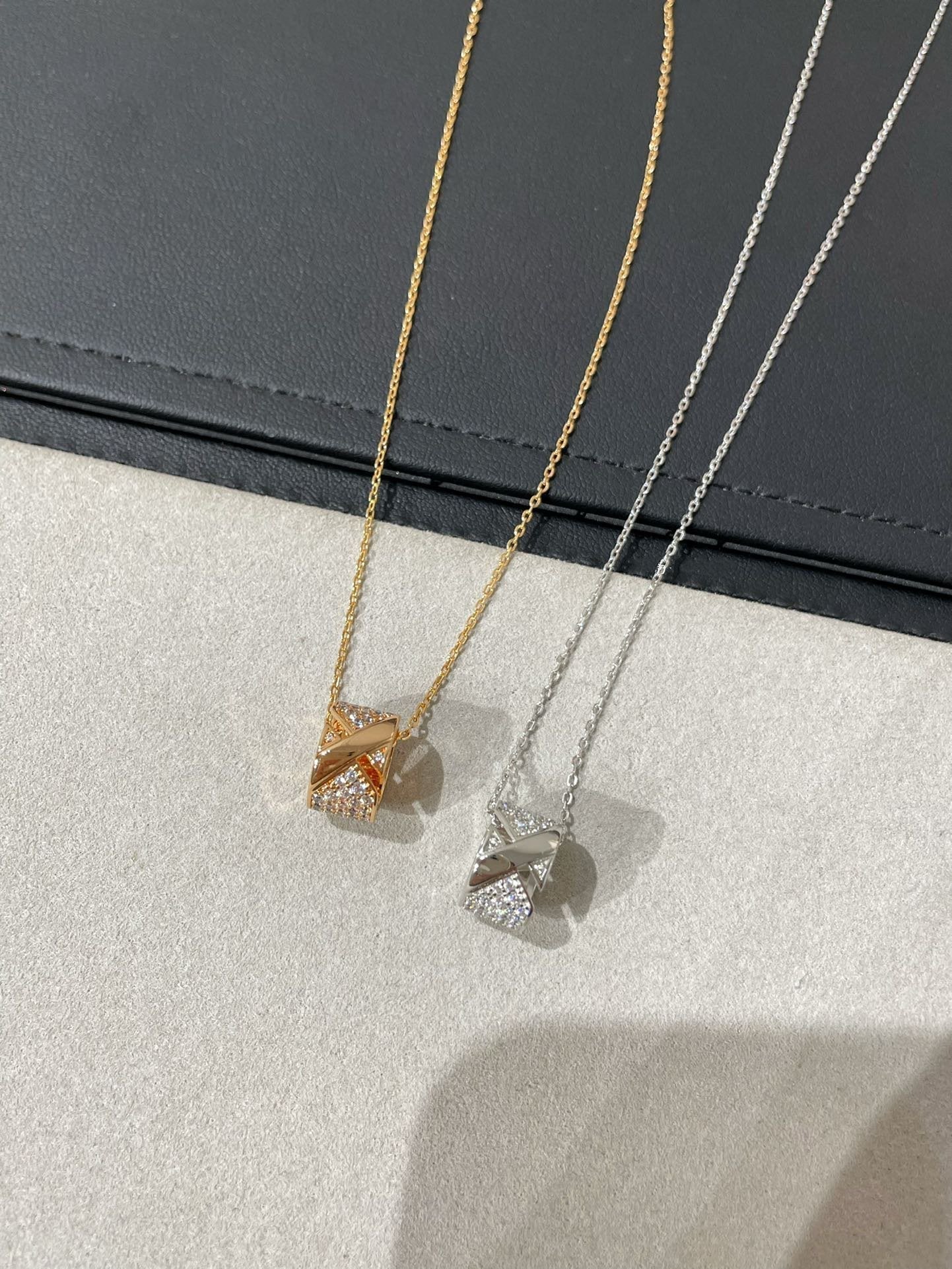 [Am jewelry]LIENS EVIDENCE DIAMOND PAVED NECKLACE