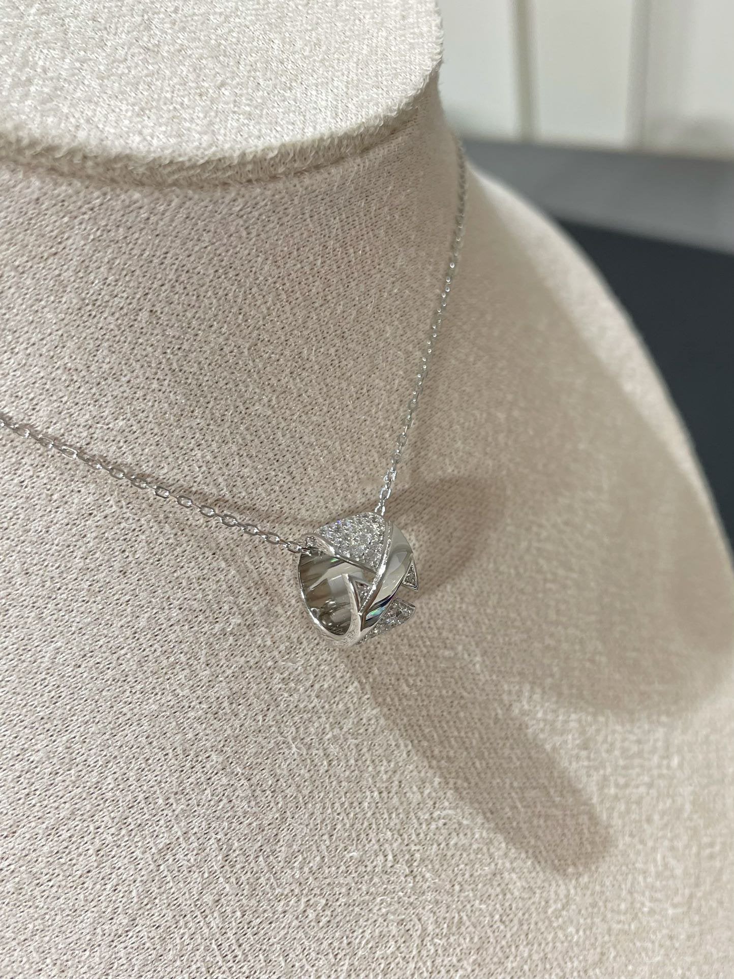 [Am jewelry]LIENS EVIDENCE DIAMOND PAVED NECKLACE