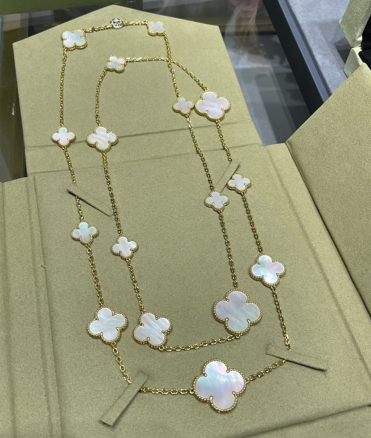 [Am jewelry]CLOVER 16 MOTIF WHITE MOP GOLD NECKLACE