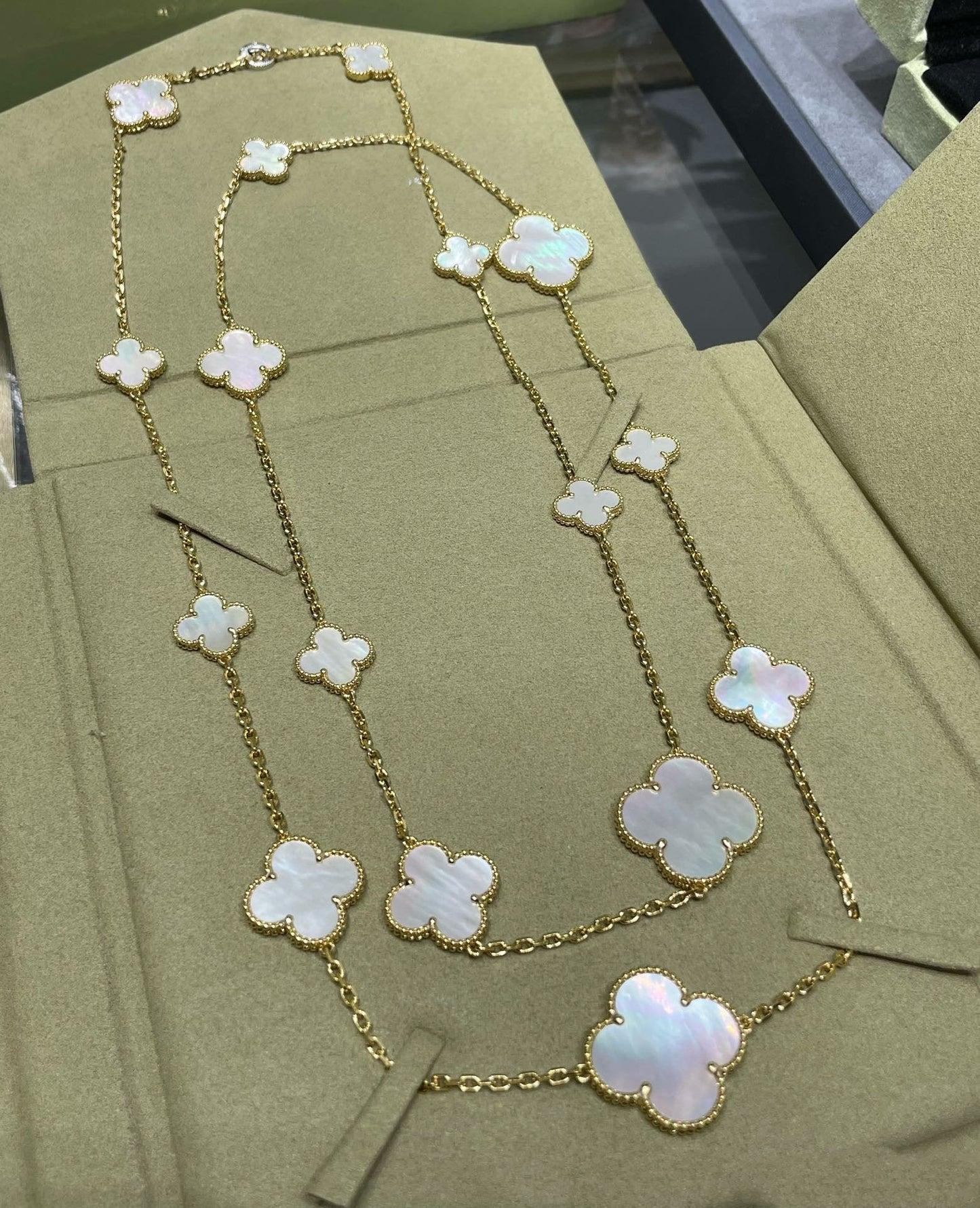 [Am jewelry]CLOVER 16 MOTIF WHITE MOP GOLD NECKLACE