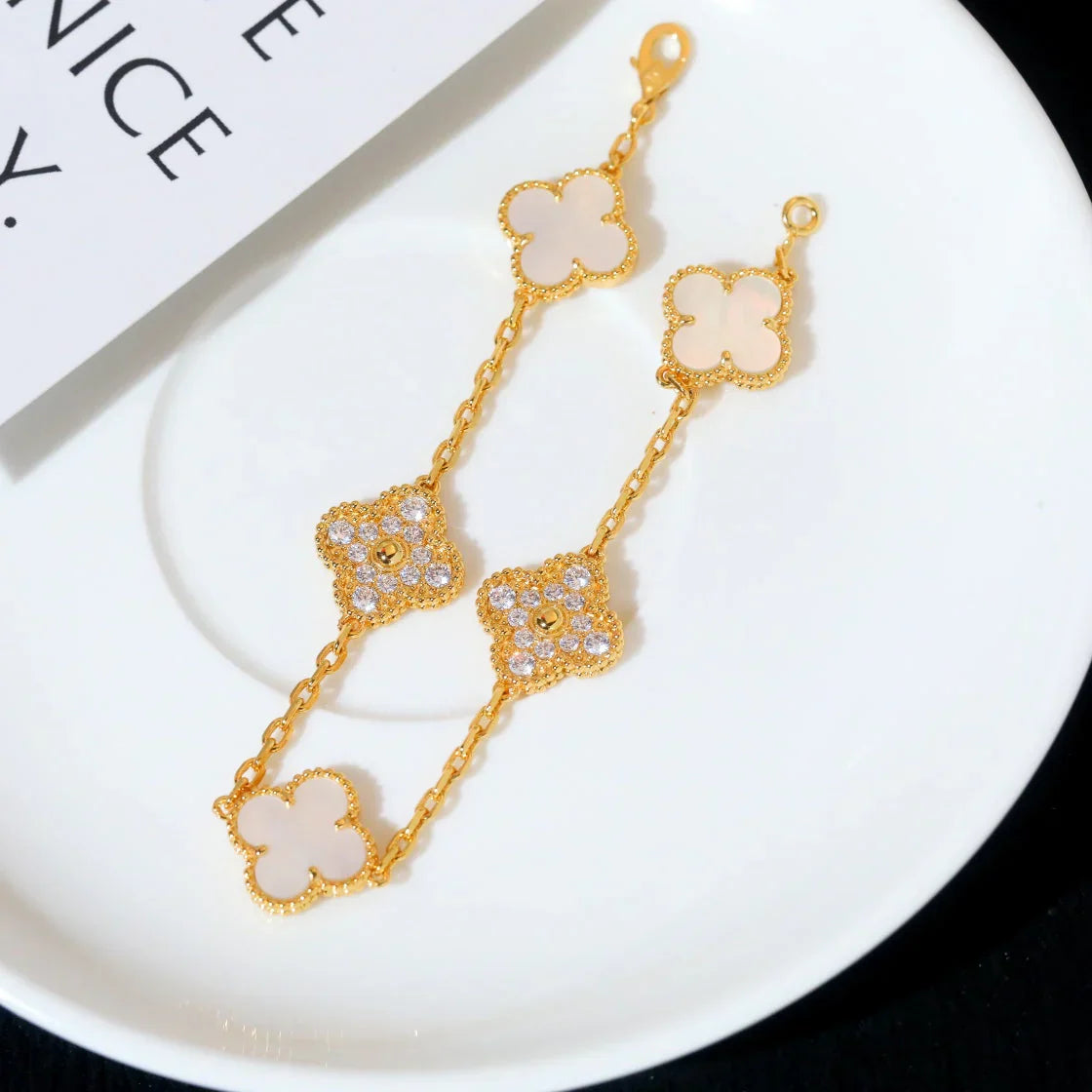 [Am jewelry]CLOVER WHITE PEARL MOP 5 MOTIF BRACELET COLLECTION