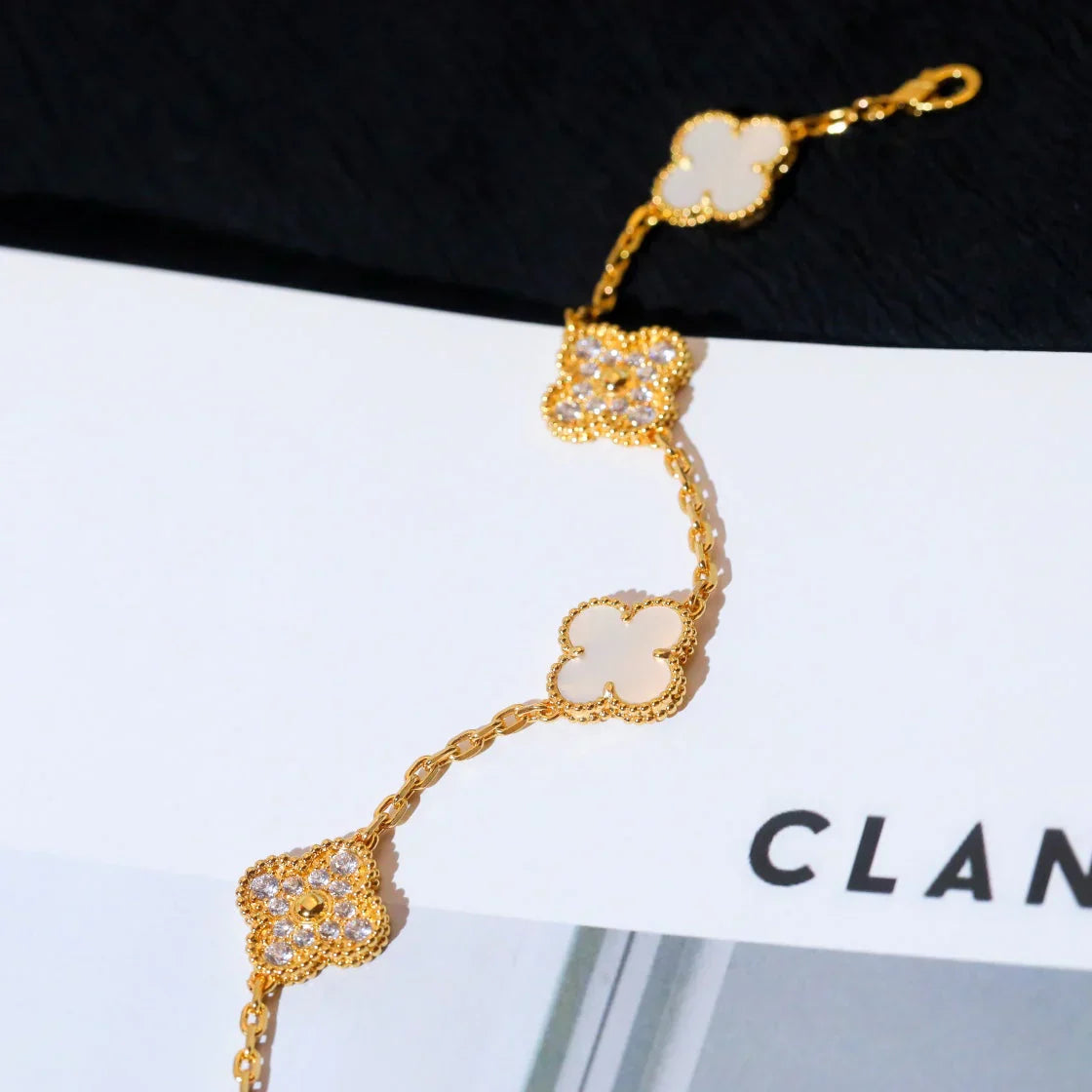 [Am jewelry]CLOVER WHITE PEARL MOP 5 MOTIF BRACELET COLLECTION