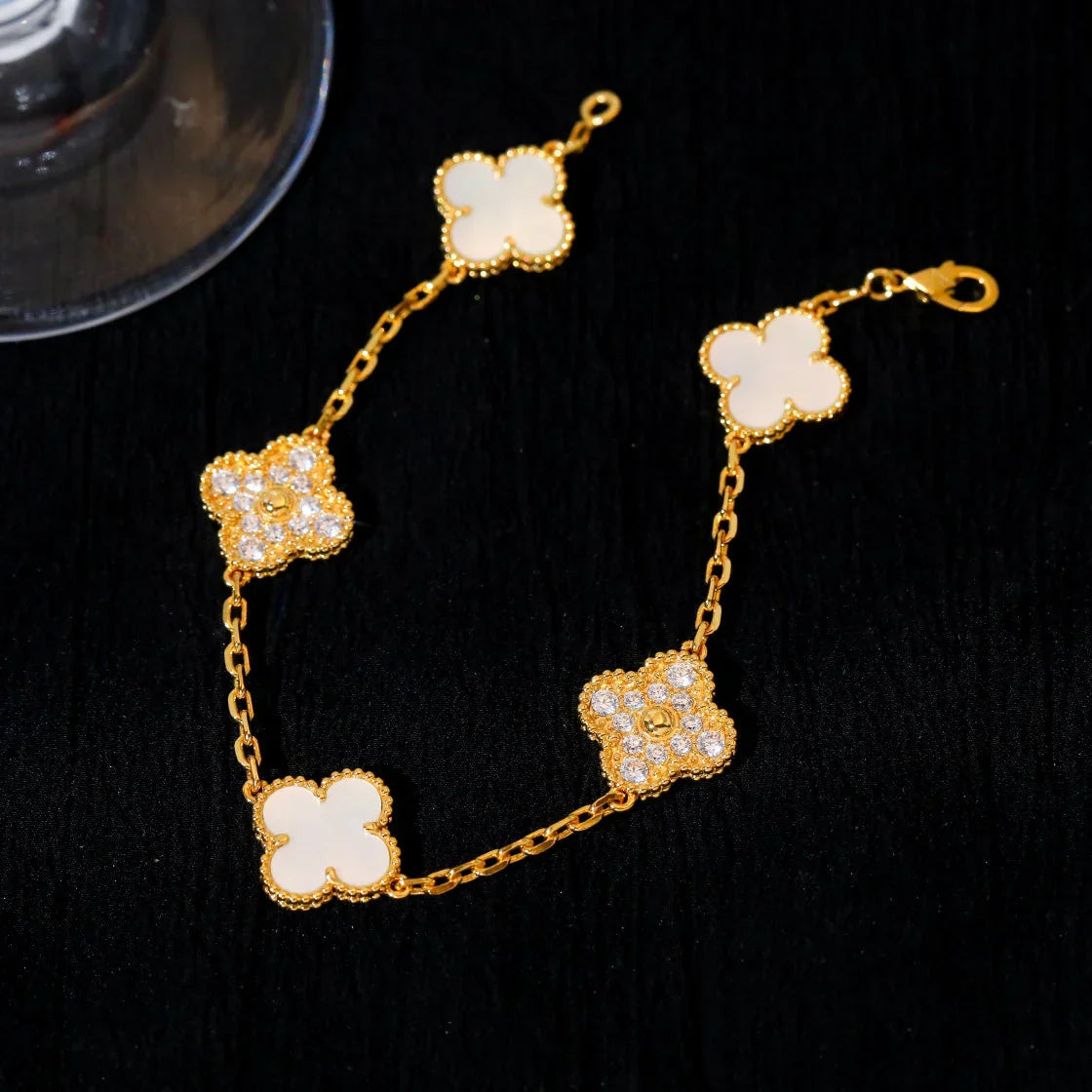 [Am jewelry]CLOVER WHITE PEARL MOP 5 MOTIF BRACELET COLLECTION