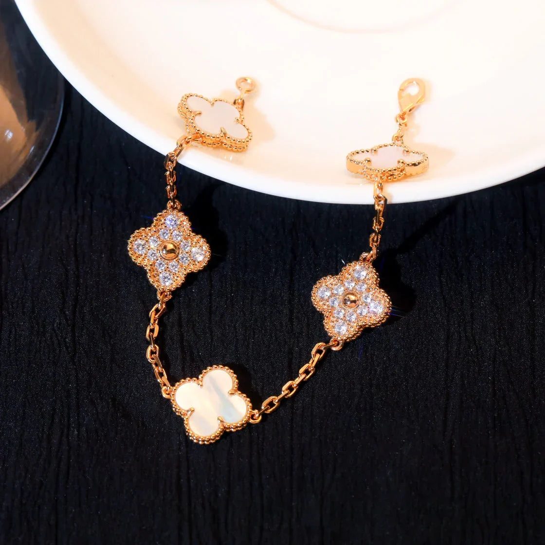 [Am jewelry]CLOVER WHITE PEARL MOP 5 MOTIF BRACELET COLLECTION