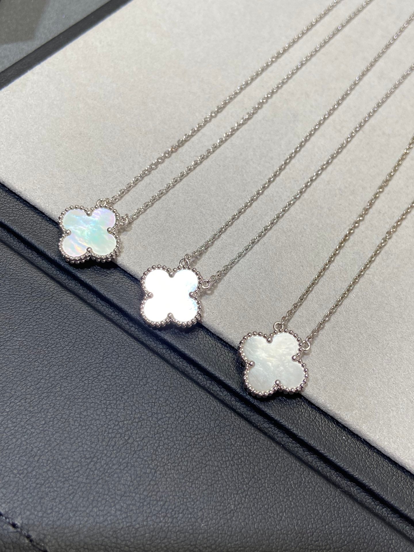 [Am jewelry]CLOVER MEDIUM SILVER WHITE MOP NECKLACE