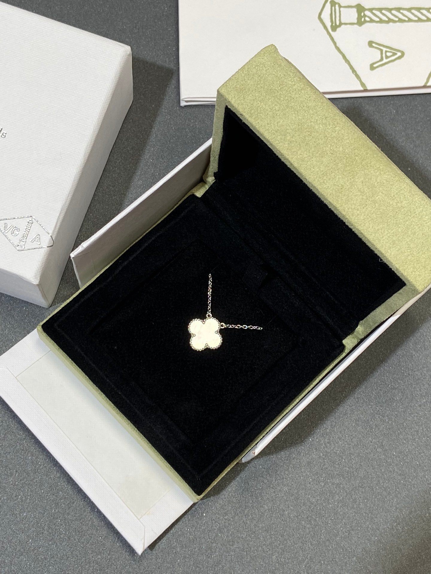 [Am jewelry]CLOVER MEDIUM SILVER WHITE MOP NECKLACE