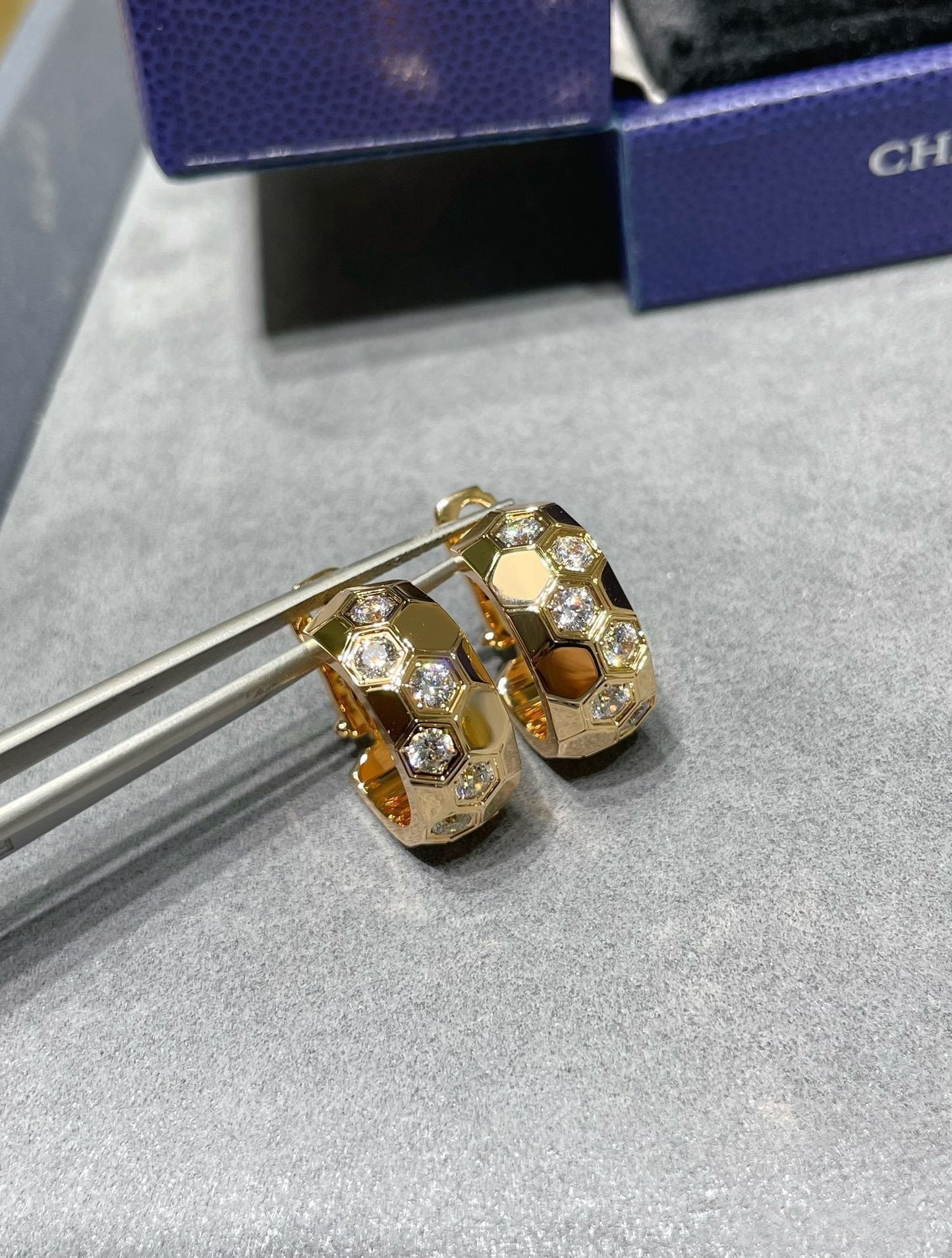 [Am jewelry]BEE LOVE DIAMOND HOOP EARRINGS