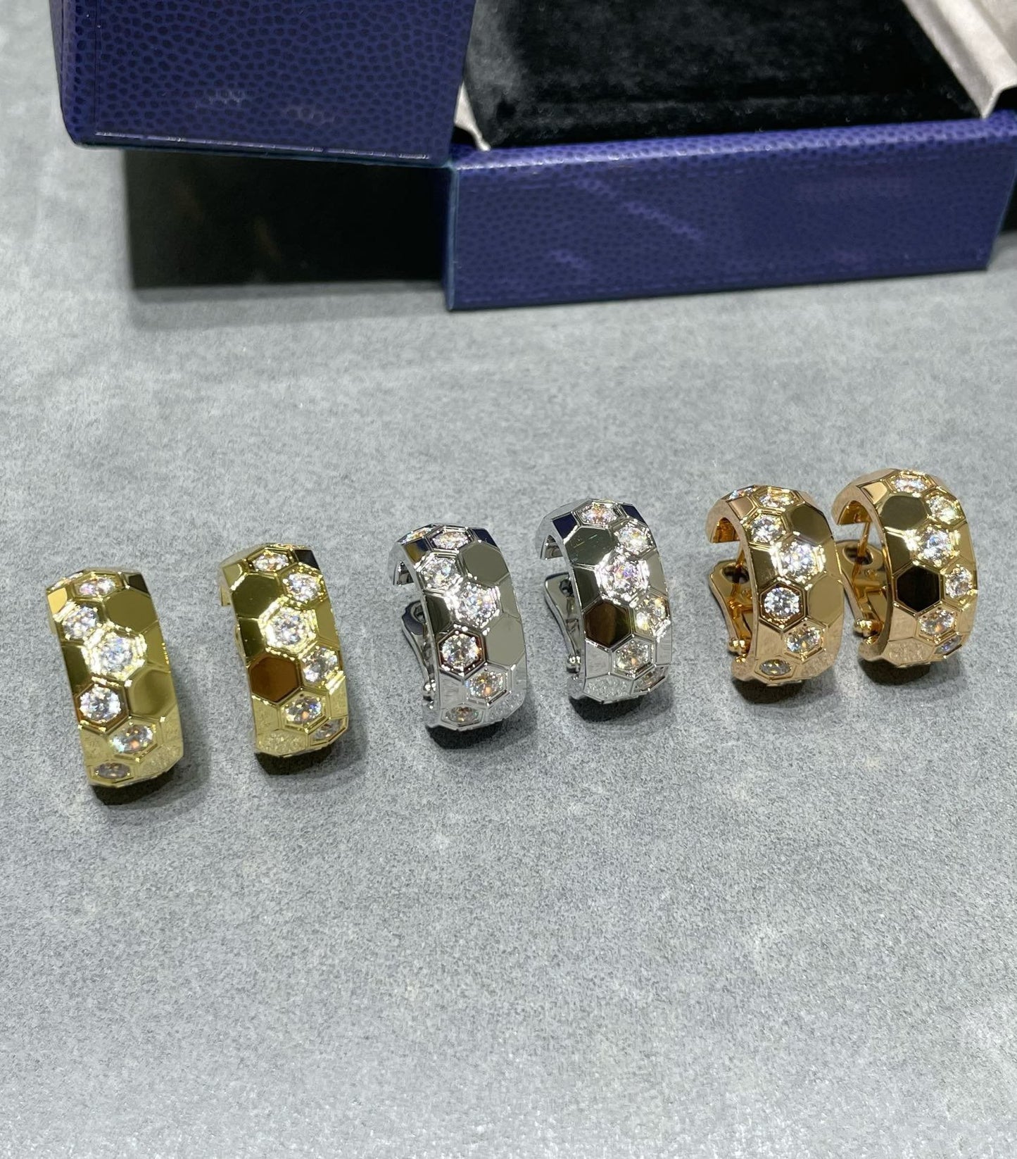 [Am jewelry]BEE LOVE DIAMOND HOOP EARRINGS
