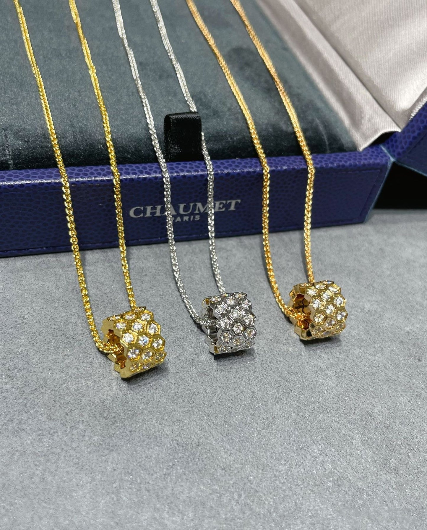 [Am jewelry]BEE LOVE DIAMOND PAVED 3 ROW NECKLACE