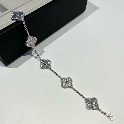 [Am jewelry] CLOVER 5 MOTIF LASER BRACELET COLLECTION